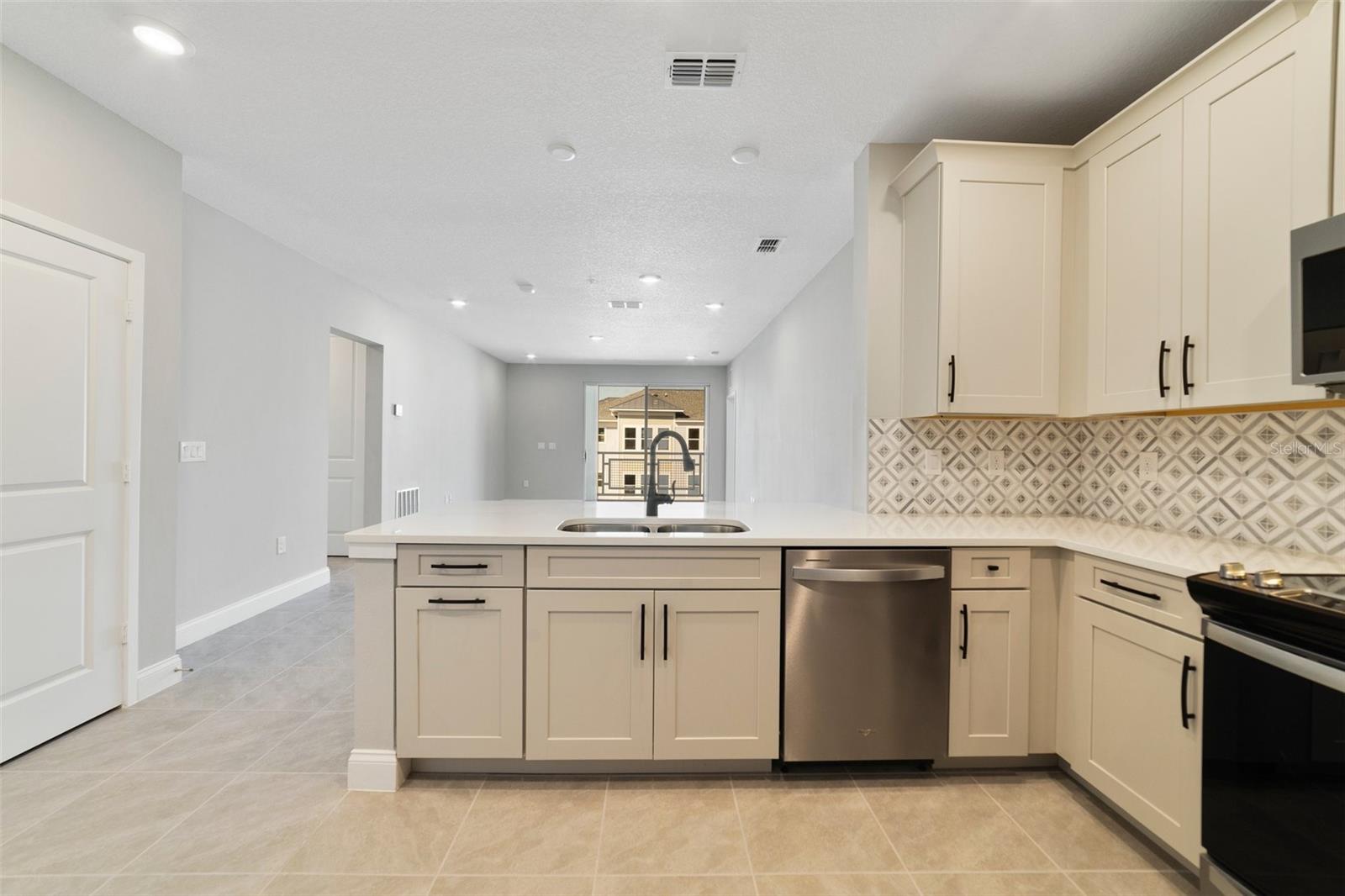 Image 4 of 26 For 7557 Laureate Boulevard 6401