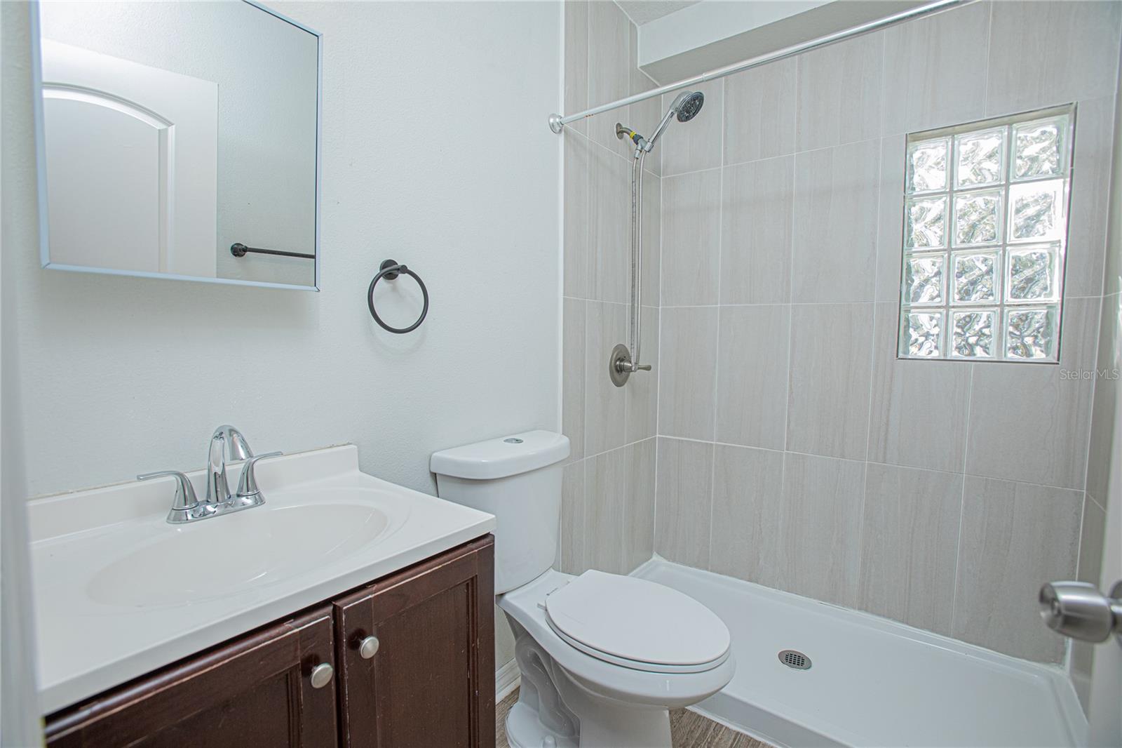 Image 14 of 16 For 422 Charlotte Street