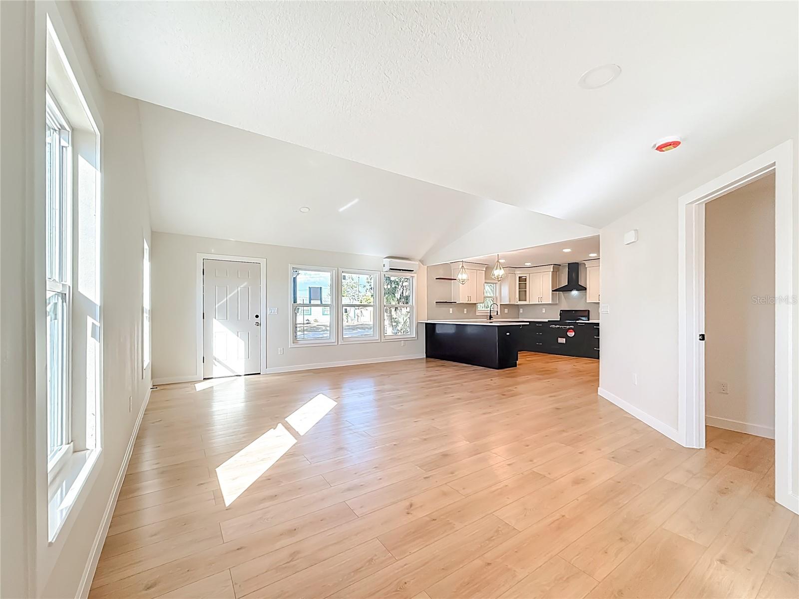 Image 3 of 15 For 6948 Dartmouth Avenue N