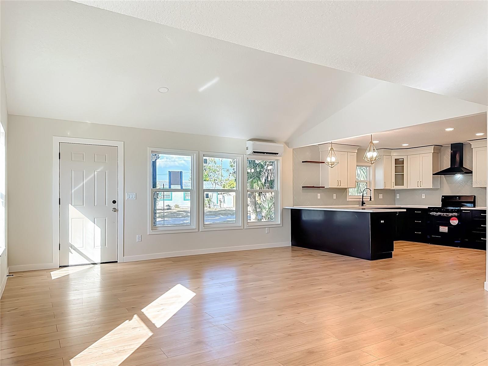 Image 7 of 15 For 6948 Dartmouth Avenue N