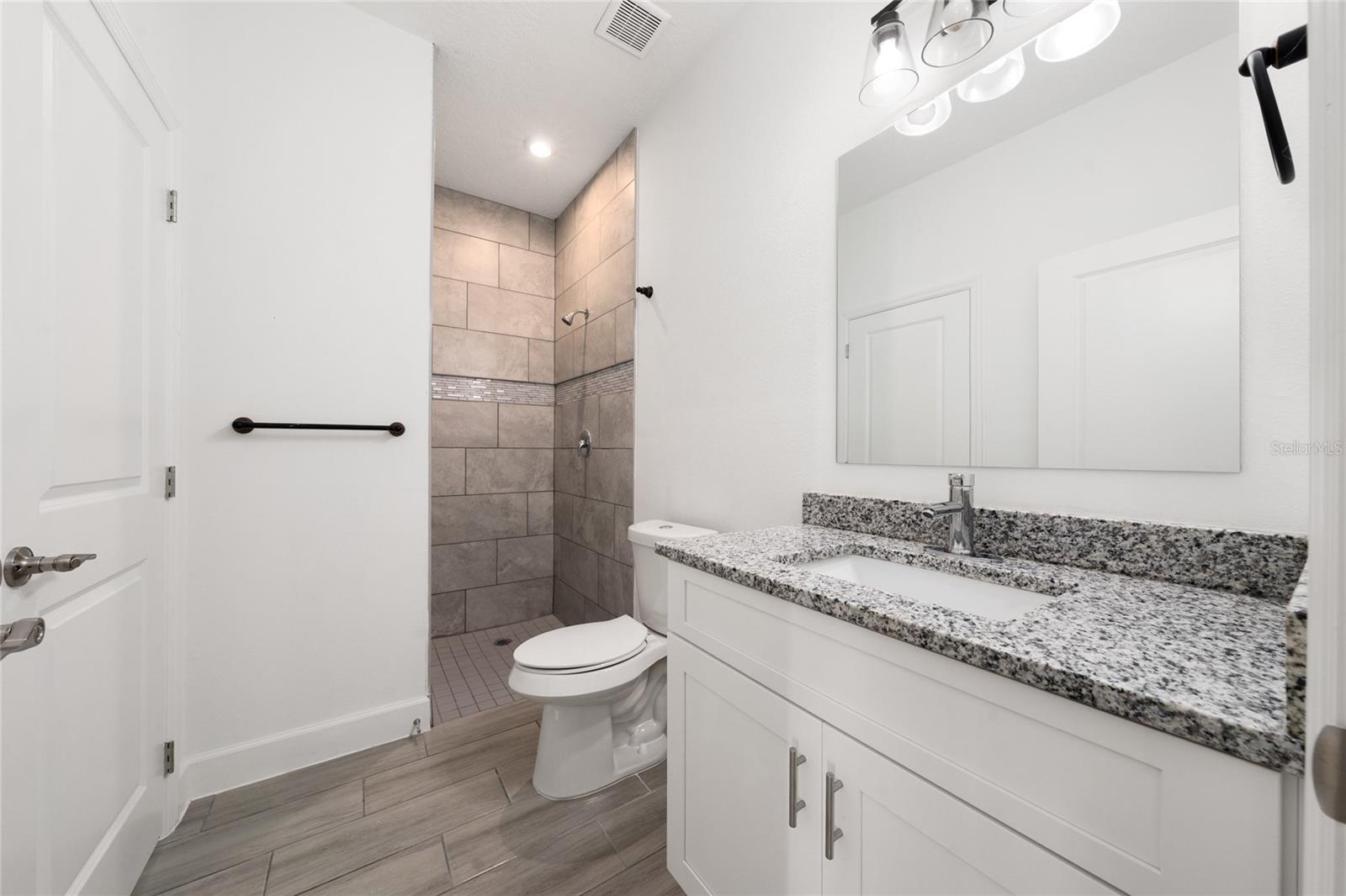 Image 10 of 43 For 462 Lake Shore Parkway