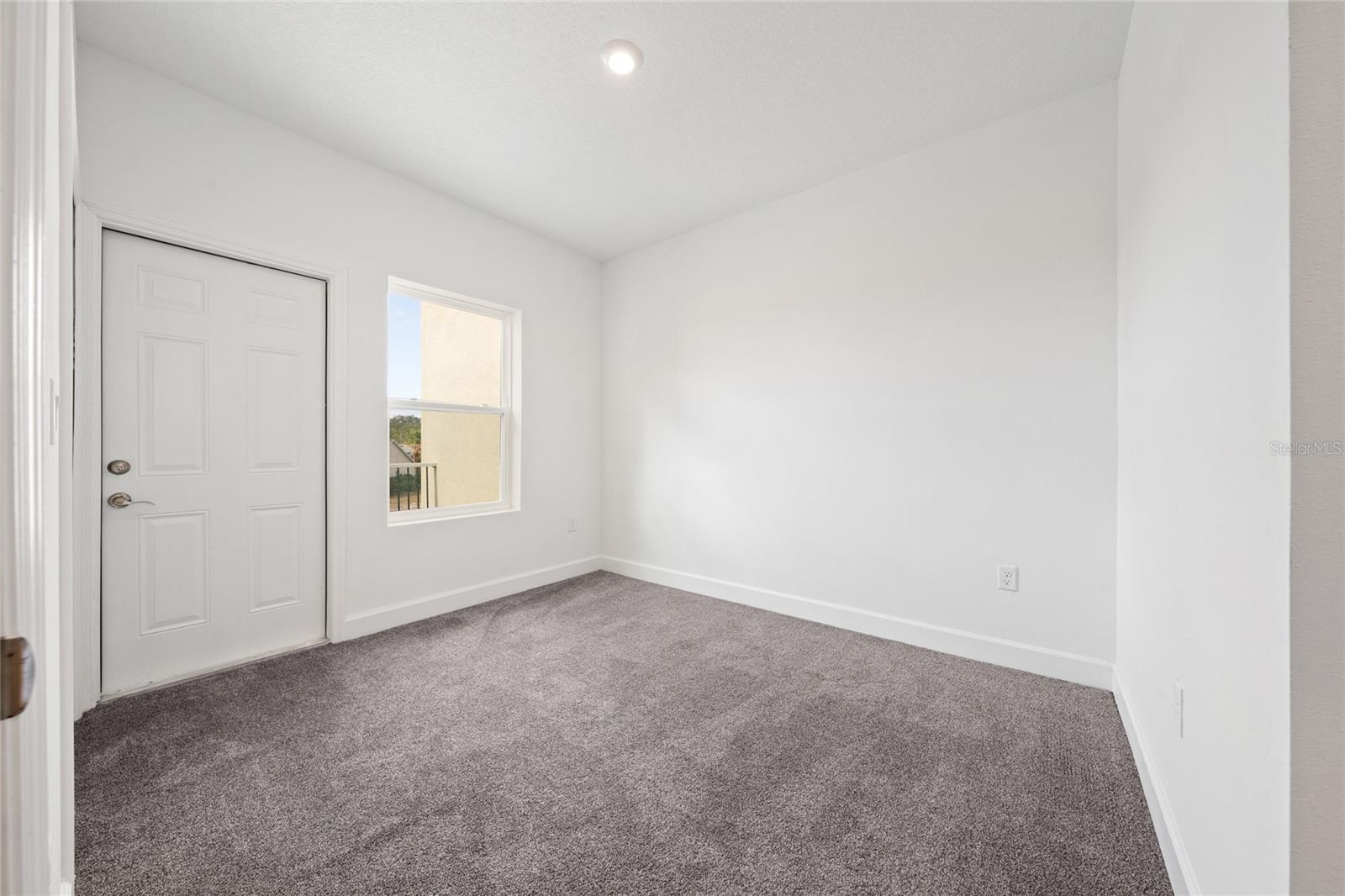 Image 12 of 43 For 462 Lake Shore Parkway