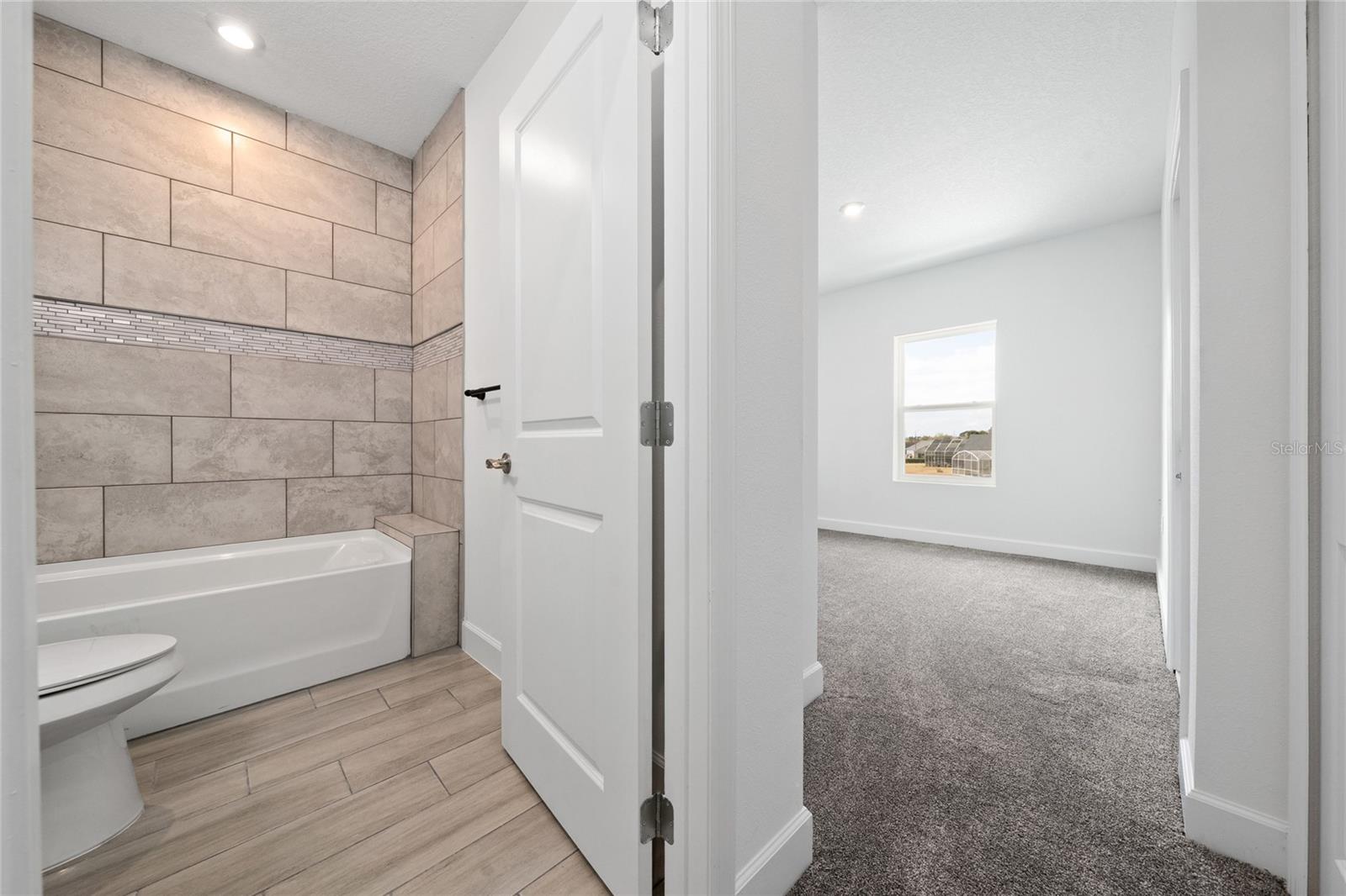 Image 15 of 43 For 462 Lake Shore Parkway