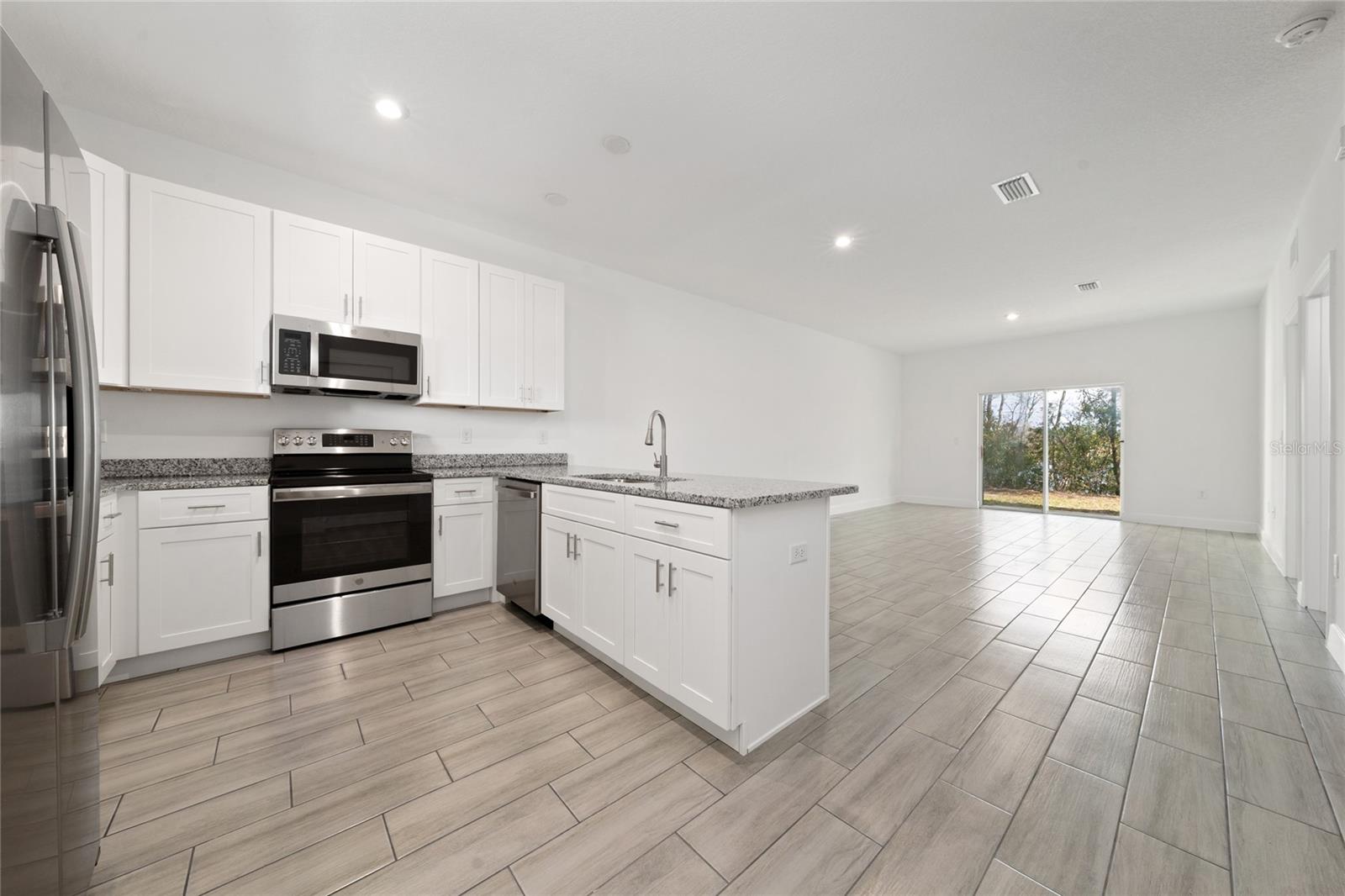 Image 2 of 43 For 462 Lake Shore Parkway