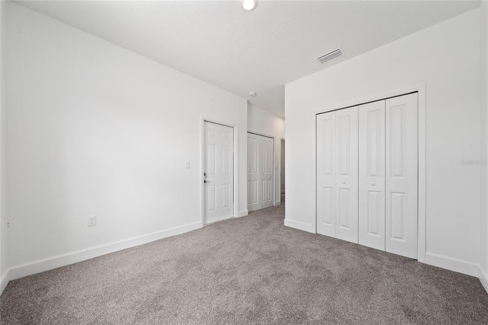 Image 20 of 43 For 462 Lake Shore Parkway