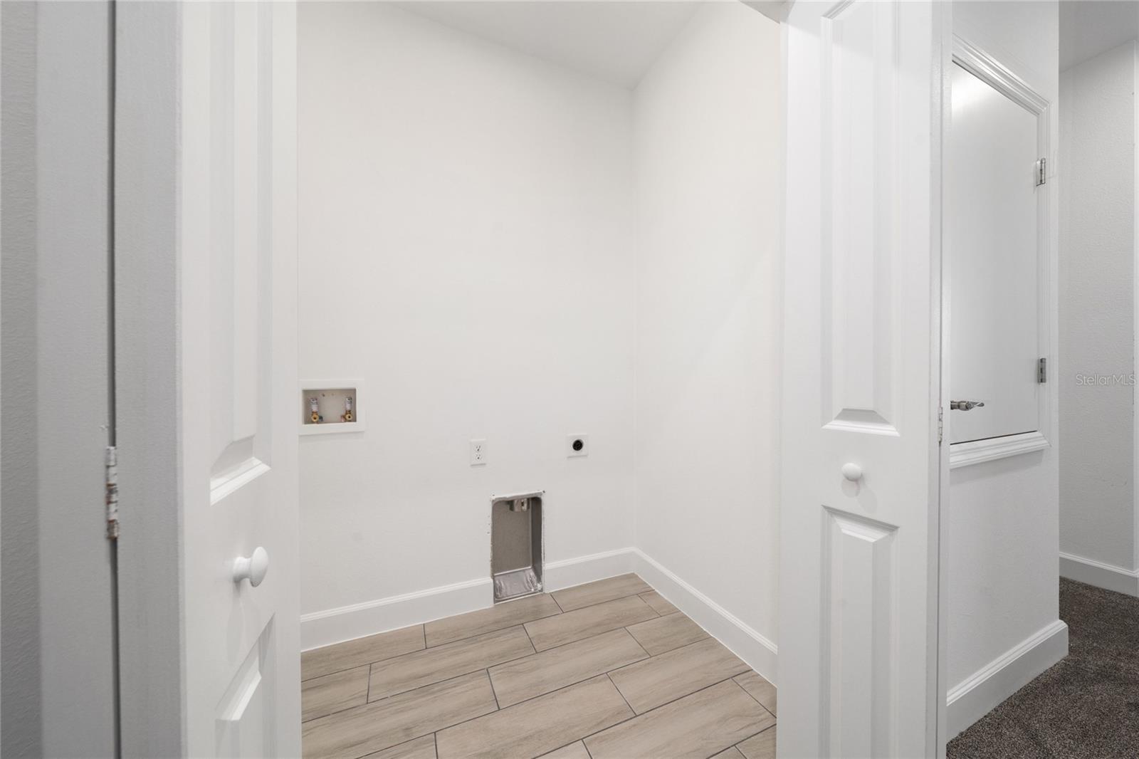 Image 21 of 43 For 462 Lake Shore Parkway