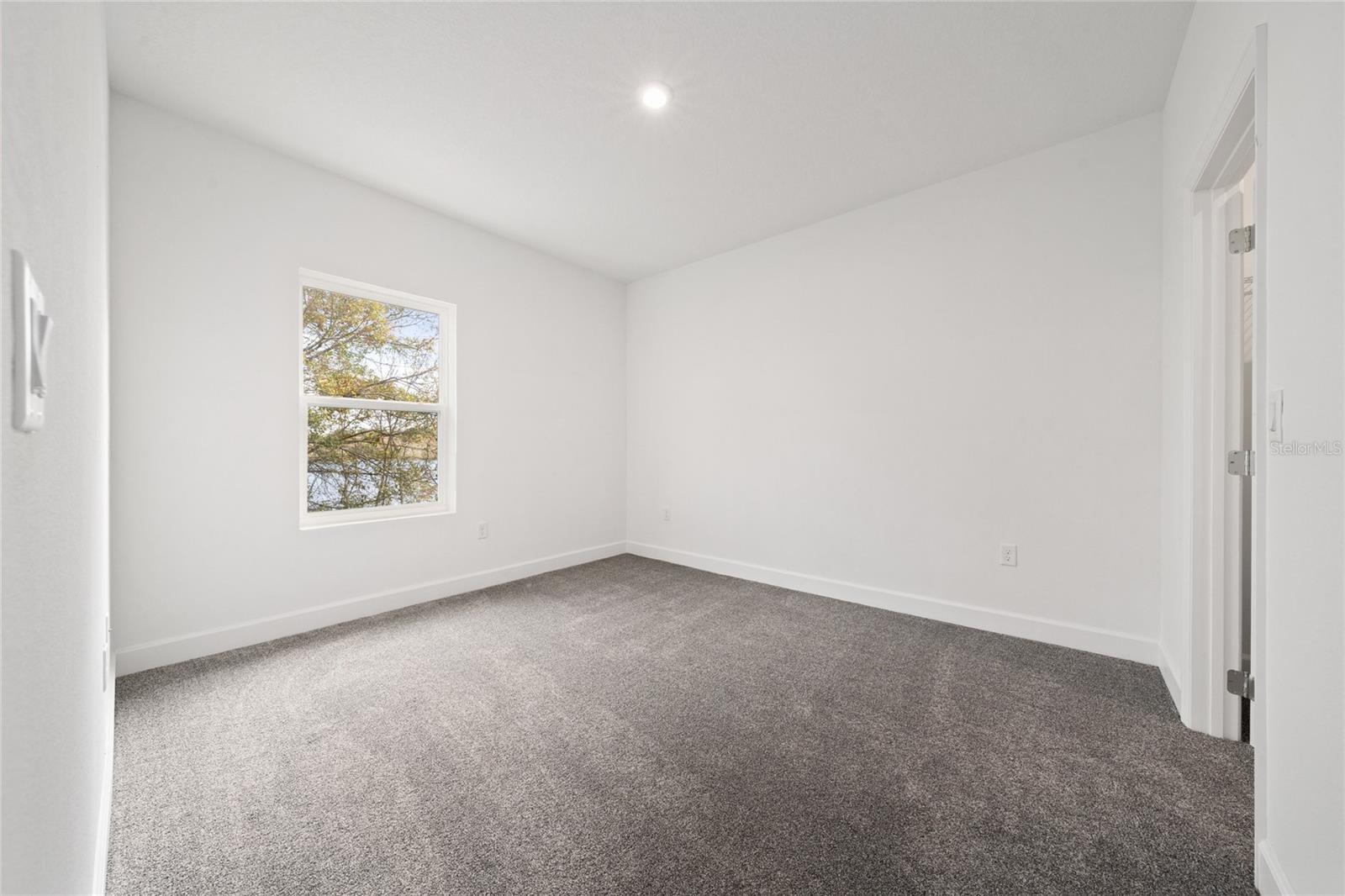 Image 22 of 43 For 462 Lake Shore Parkway