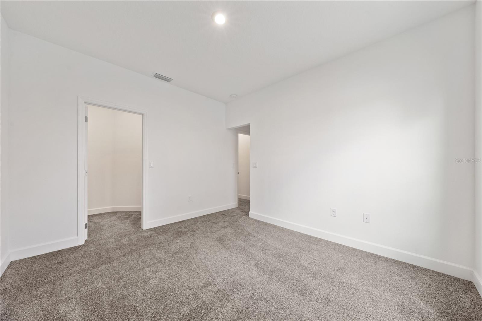 Image 23 of 43 For 462 Lake Shore Parkway