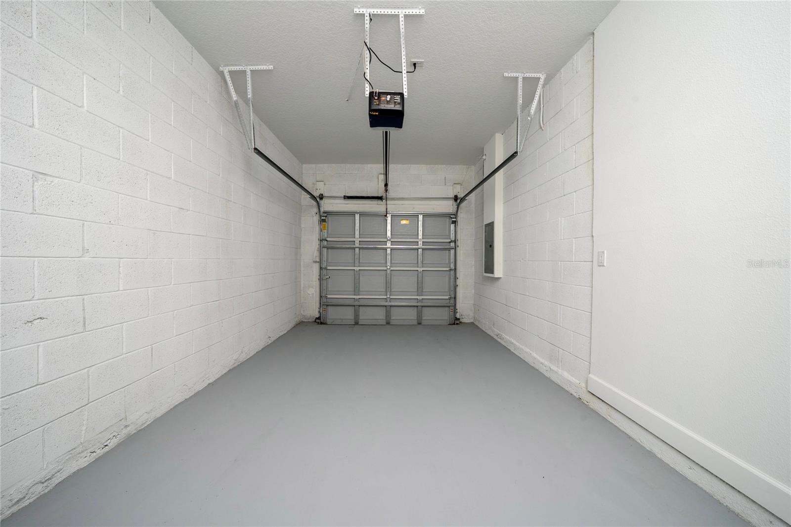 Image 27 of 43 For 462 Lake Shore Parkway