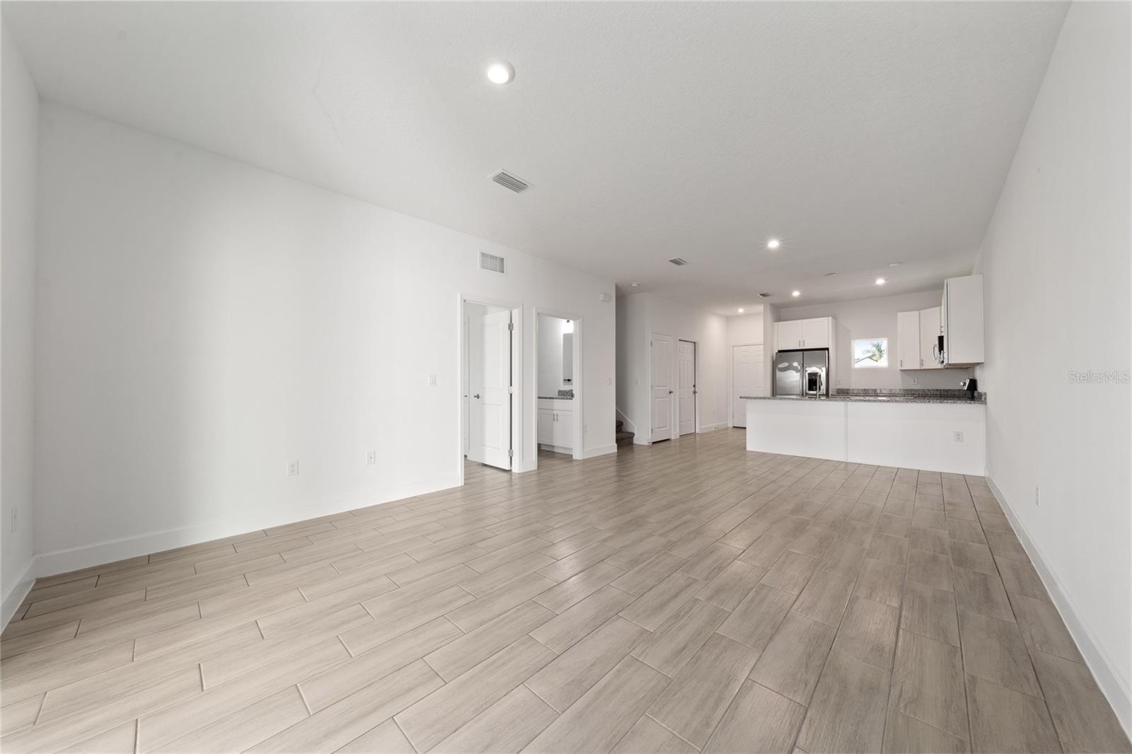 Image 6 of 43 For 462 Lake Shore Parkway