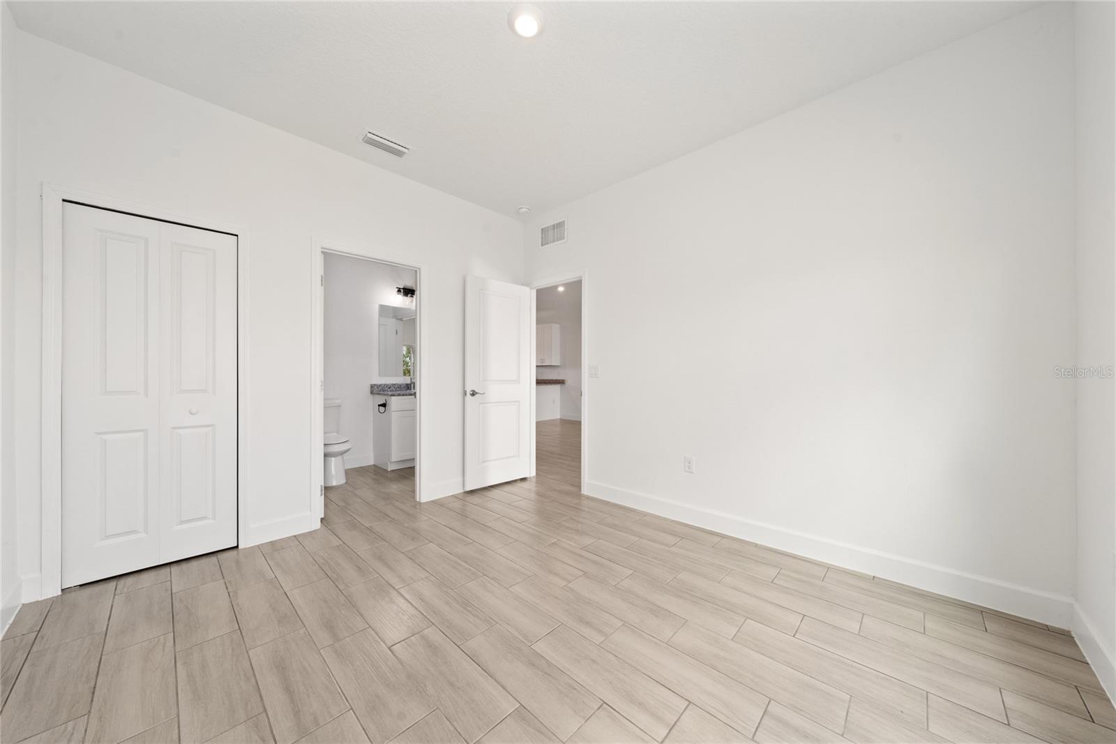 Image 8 of 43 For 462 Lake Shore Parkway