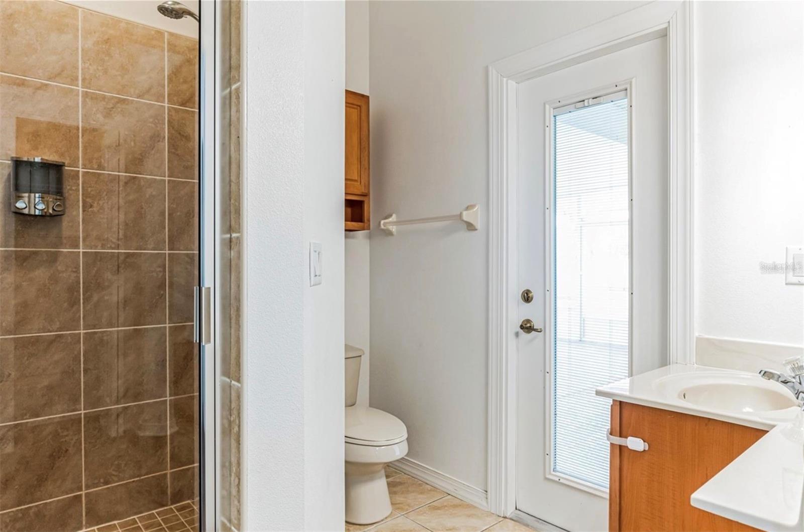 Listing photo id 10 for 4901 Culdesac Court