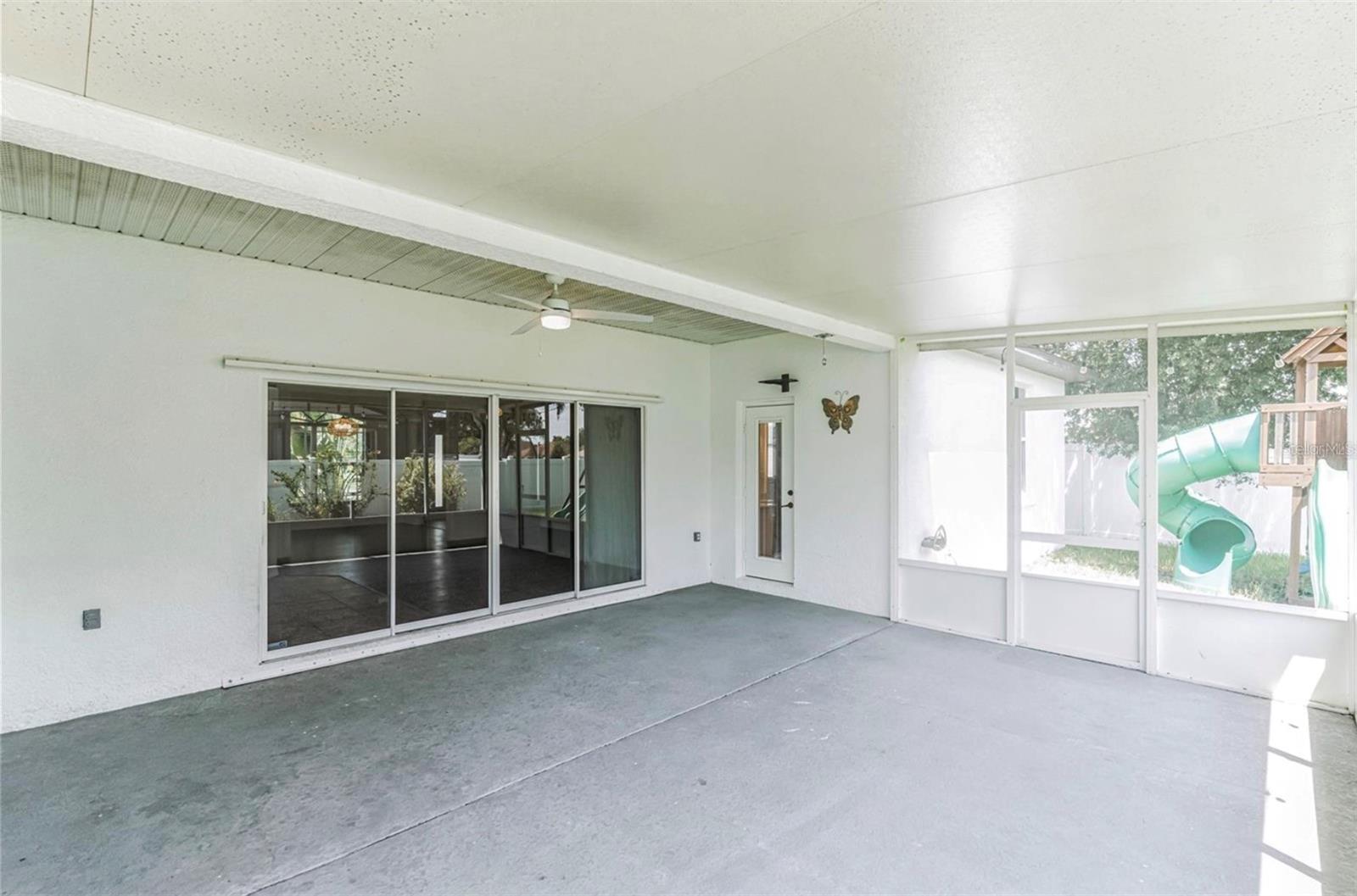 Listing photo id 13 for 4901 Culdesac Court