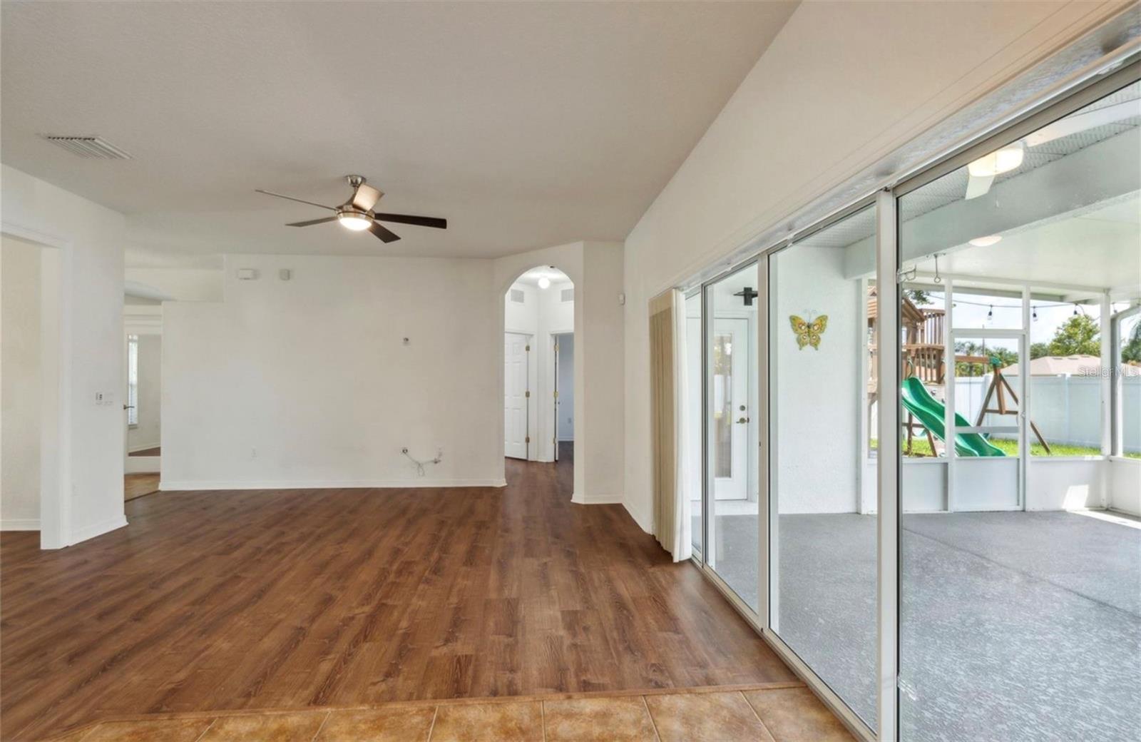 Listing photo id 4 for 4901 Culdesac Court