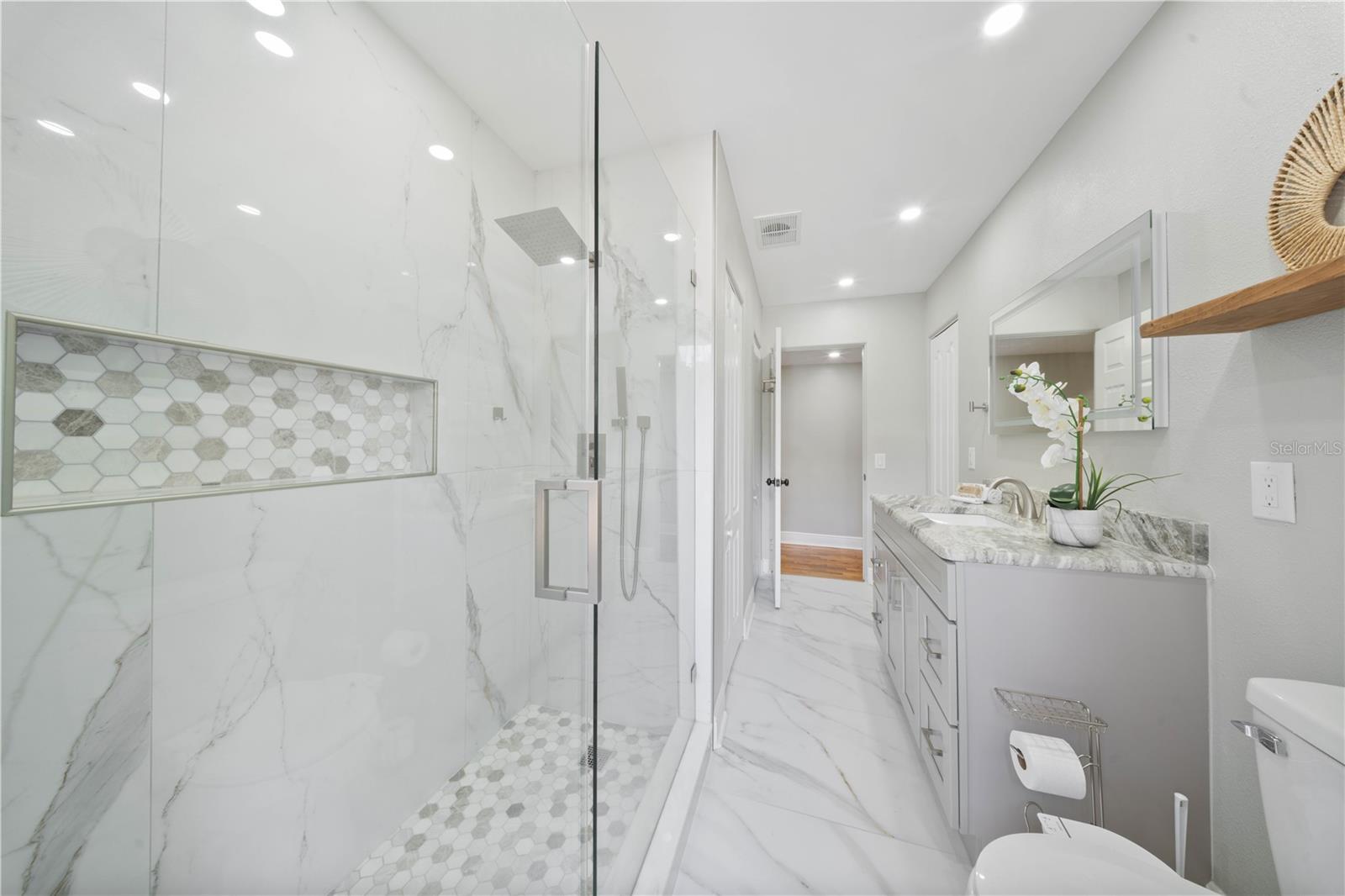 Image 23 of 56 For 124 Lake Molly Avenue