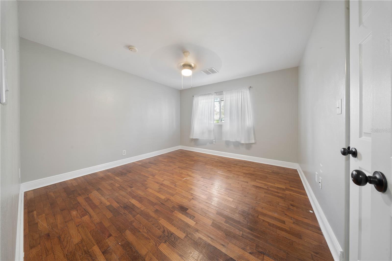 Image 24 of 56 For 124 Lake Molly Avenue