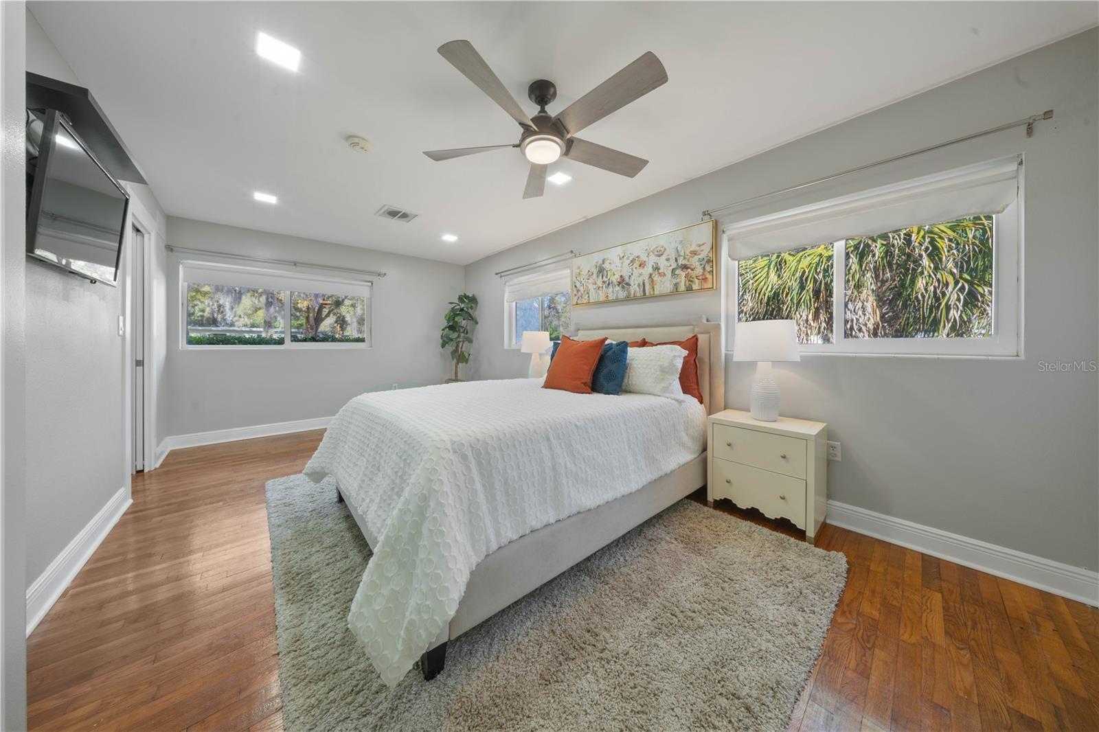 Image 25 of 56 For 124 Lake Molly Avenue