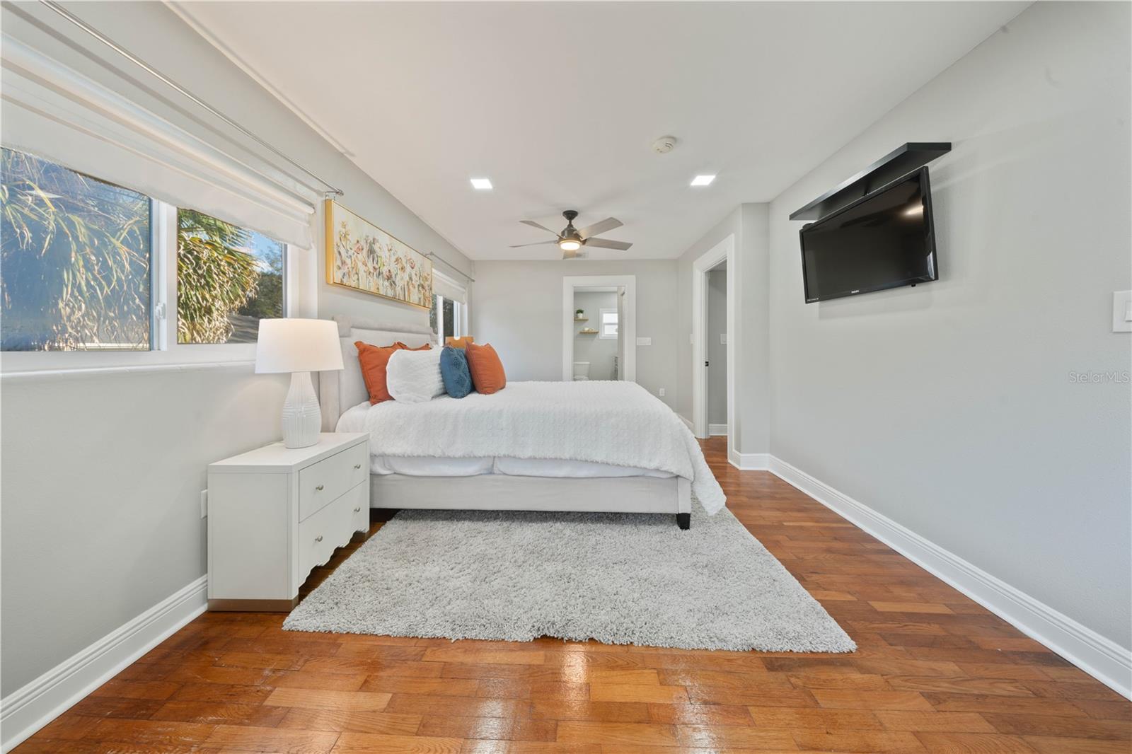 Image 27 of 56 For 124 Lake Molly Avenue