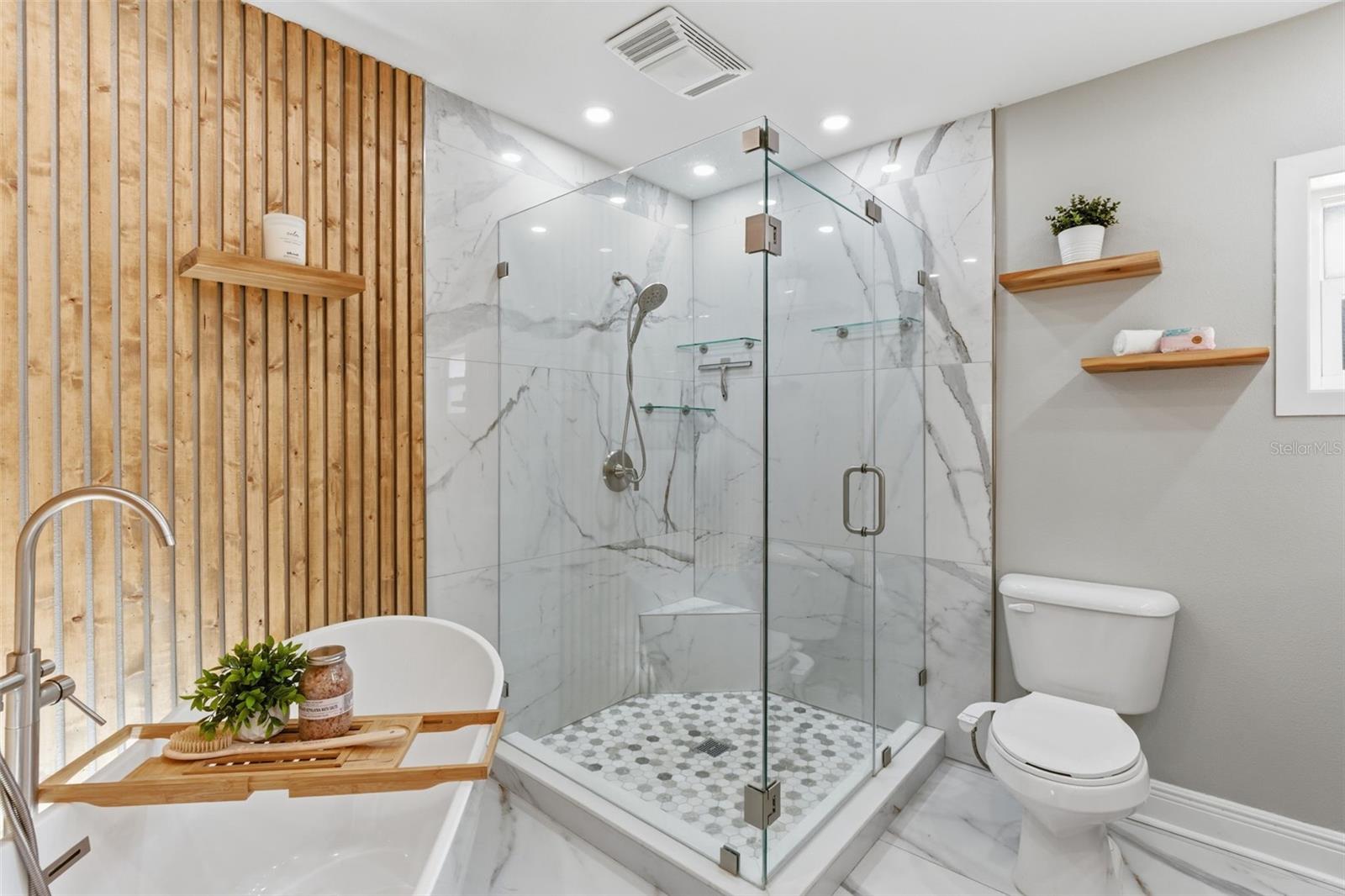 Image 33 of 56 For 124 Lake Molly Avenue