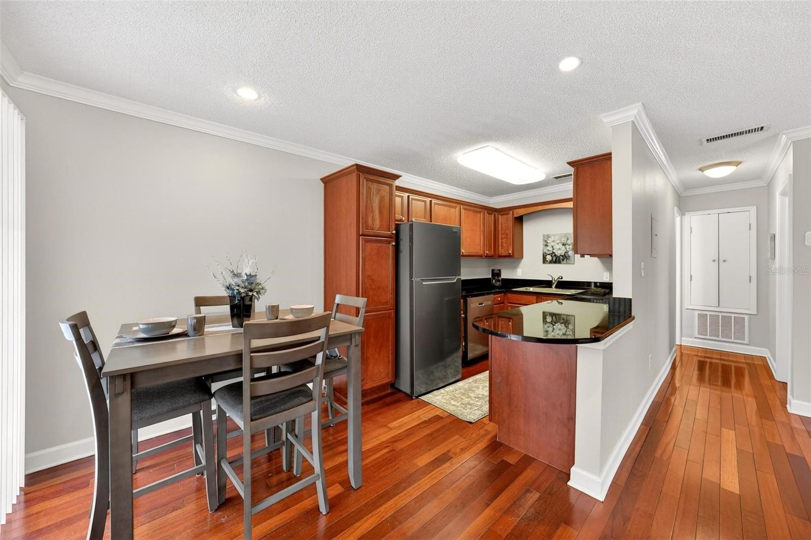 Image 20 of 34 For 4870 Conway Road 106