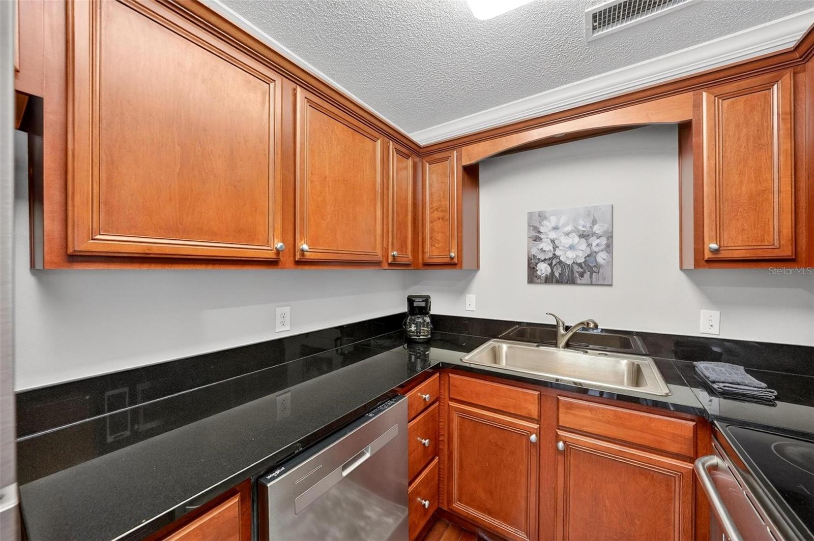 Image 23 of 34 For 4870 Conway Road 106