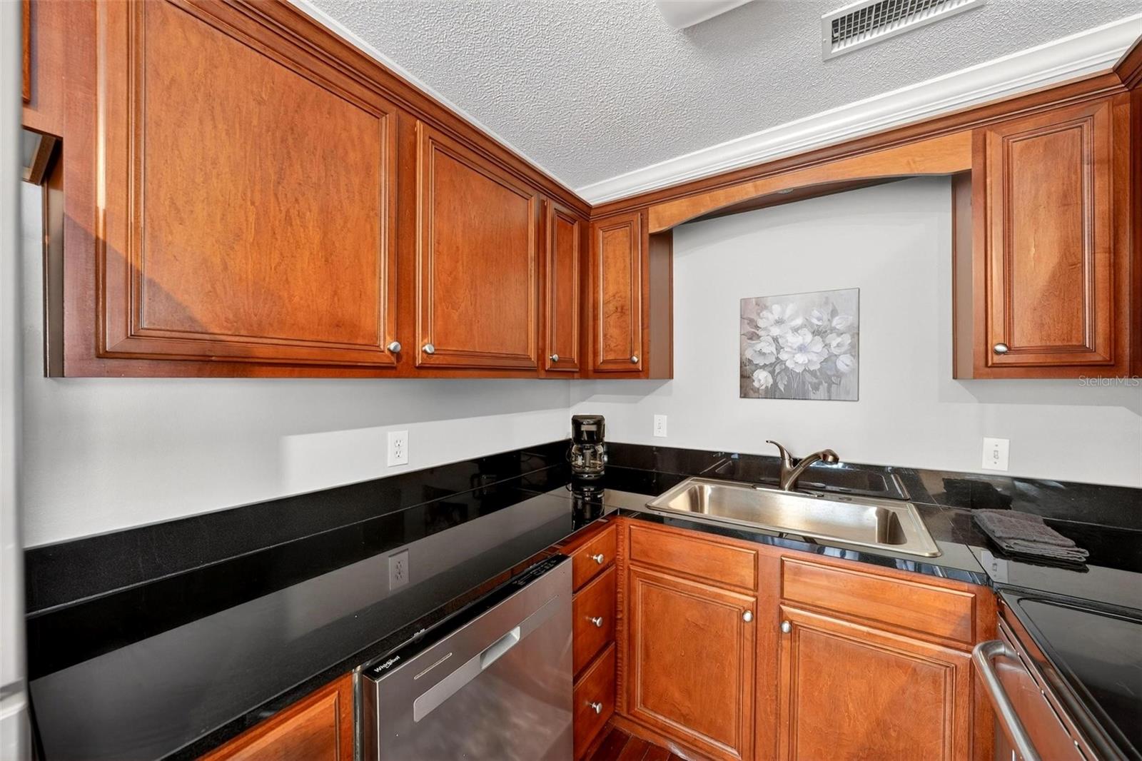 Image 24 of 34 For 4870 Conway Road 106