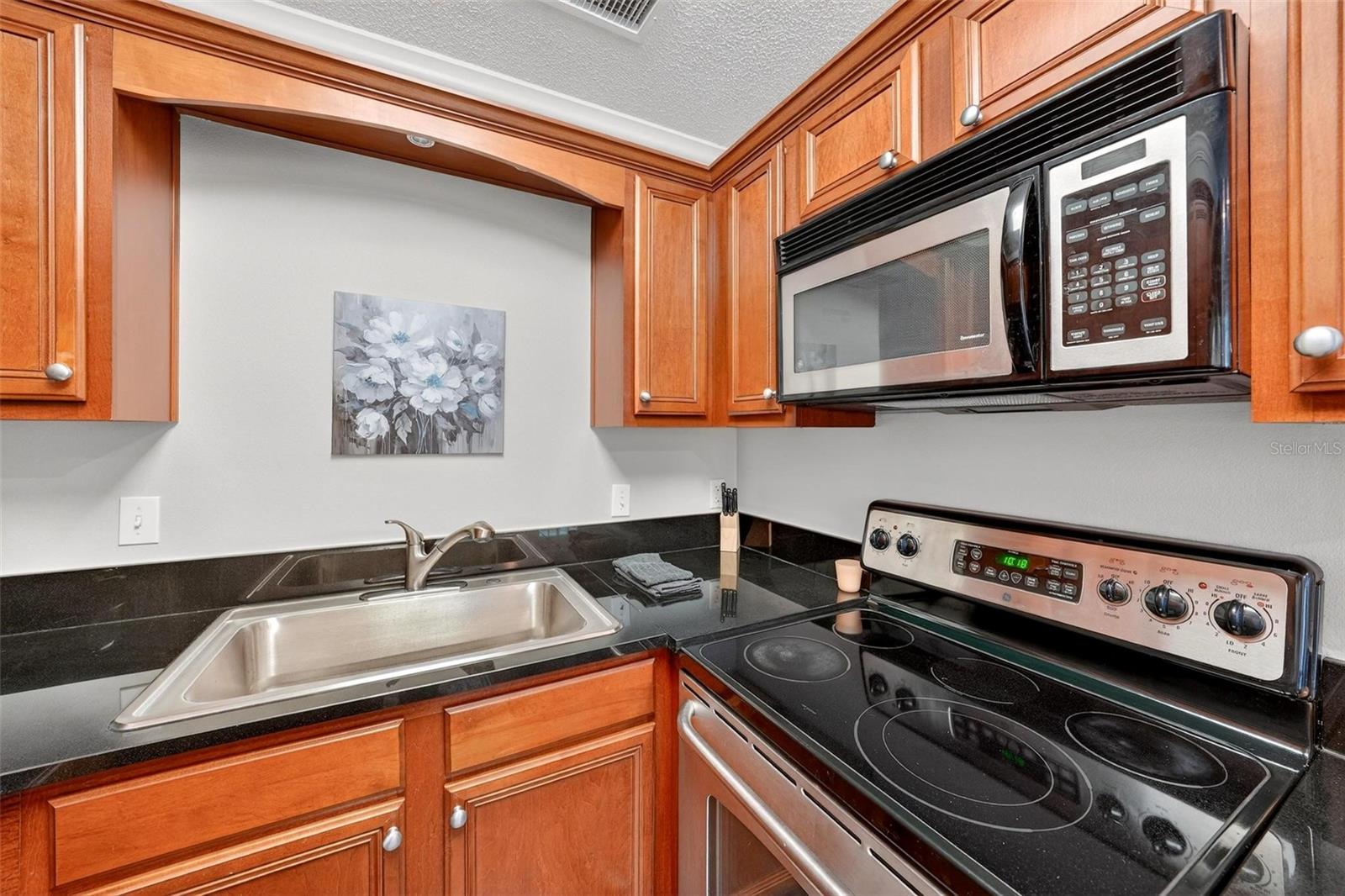 Image 25 of 34 For 4870 Conway Road 106