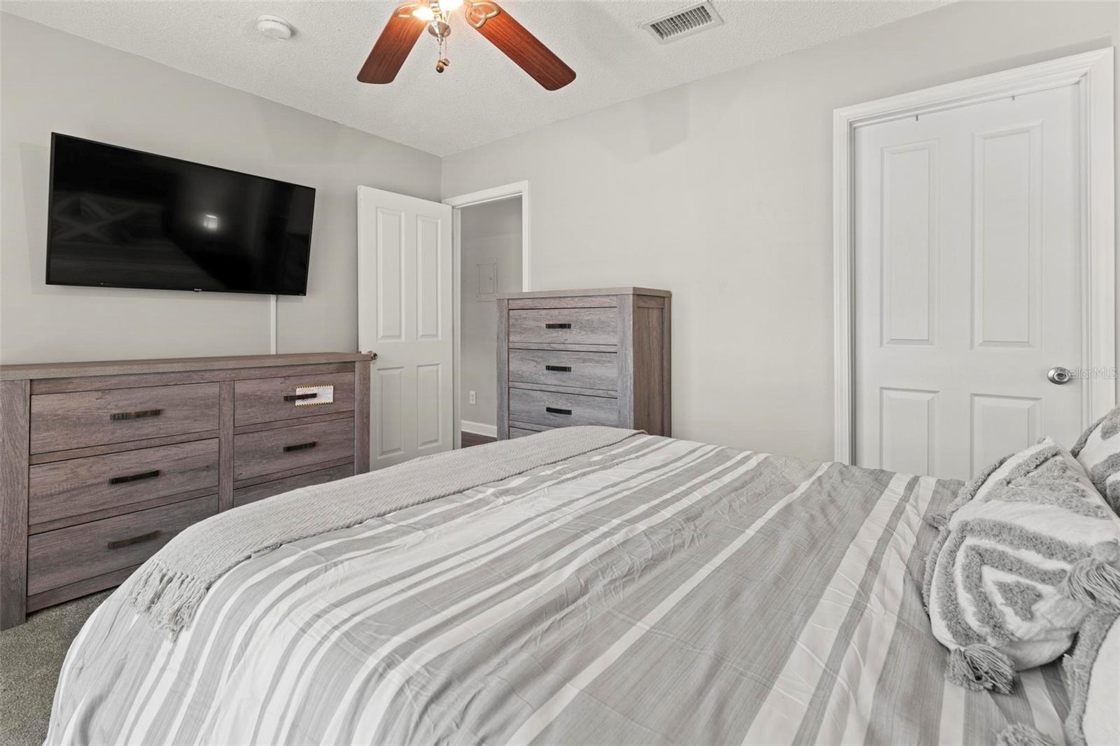 Image 6 of 34 For 4870 Conway Road 106