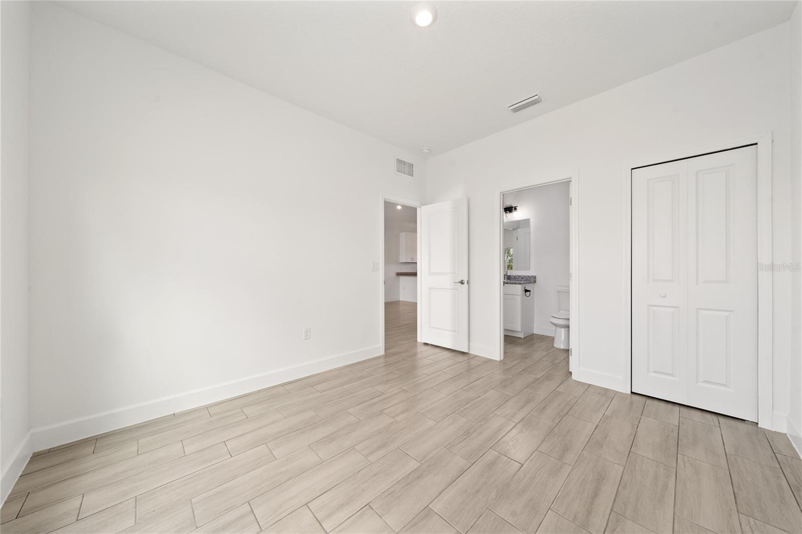 Image 10 of 43 For 460 Lake Shore Parkway