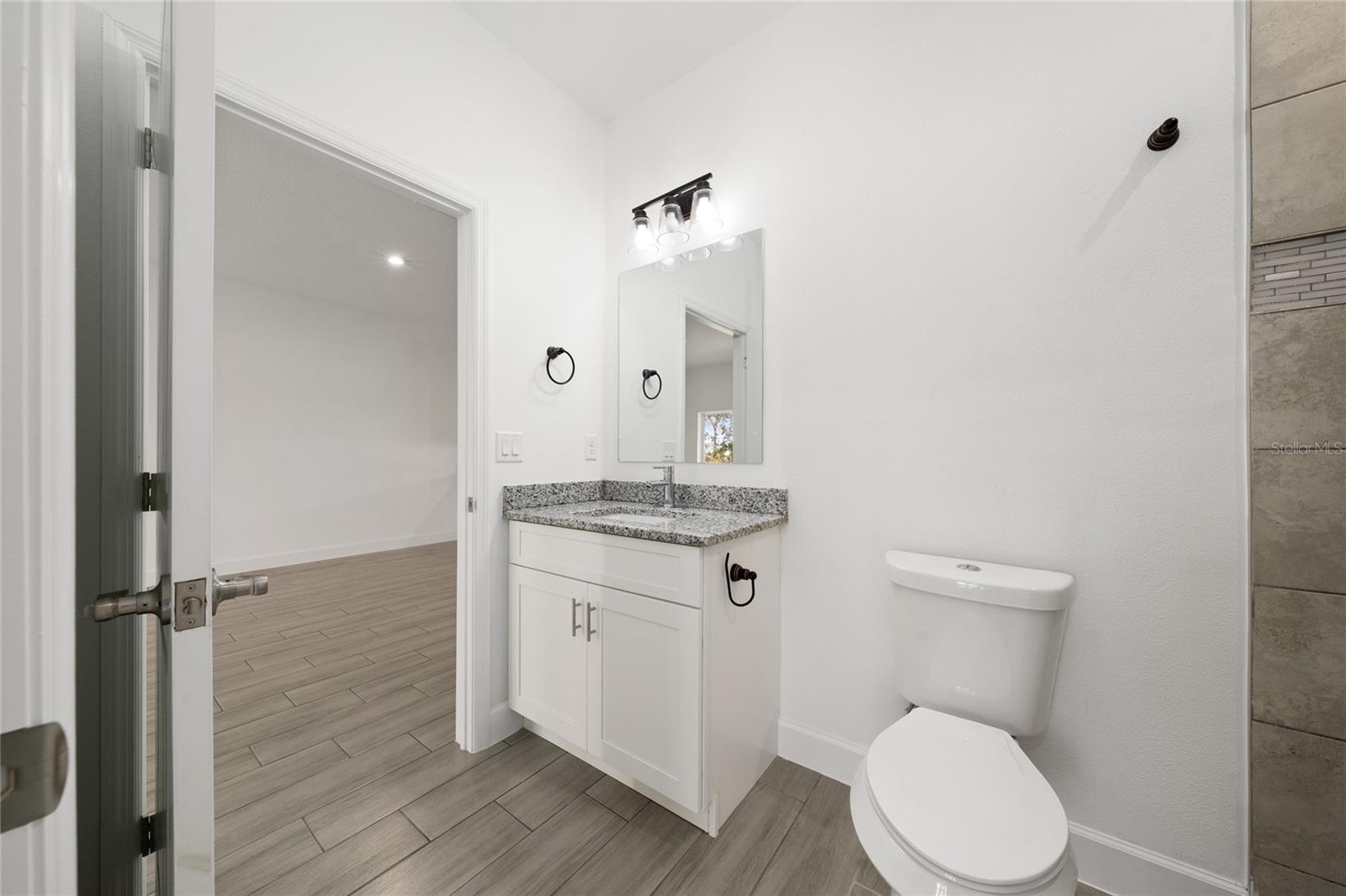 Image 11 of 43 For 460 Lake Shore Parkway