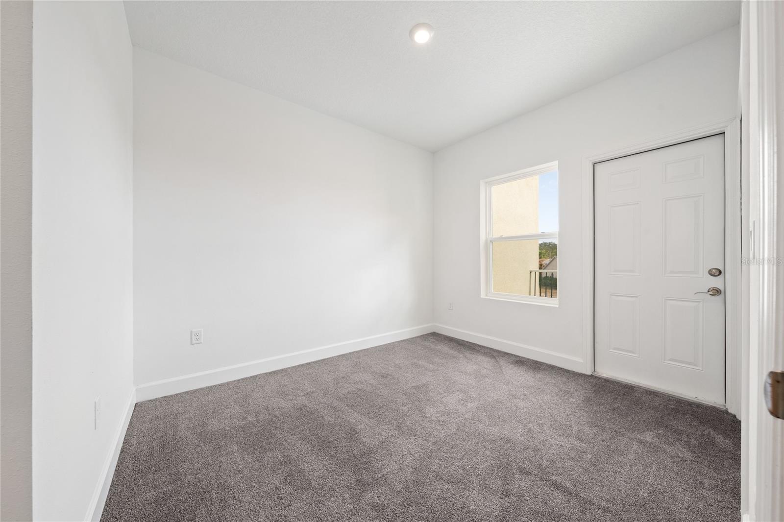 Image 14 of 43 For 460 Lake Shore Parkway