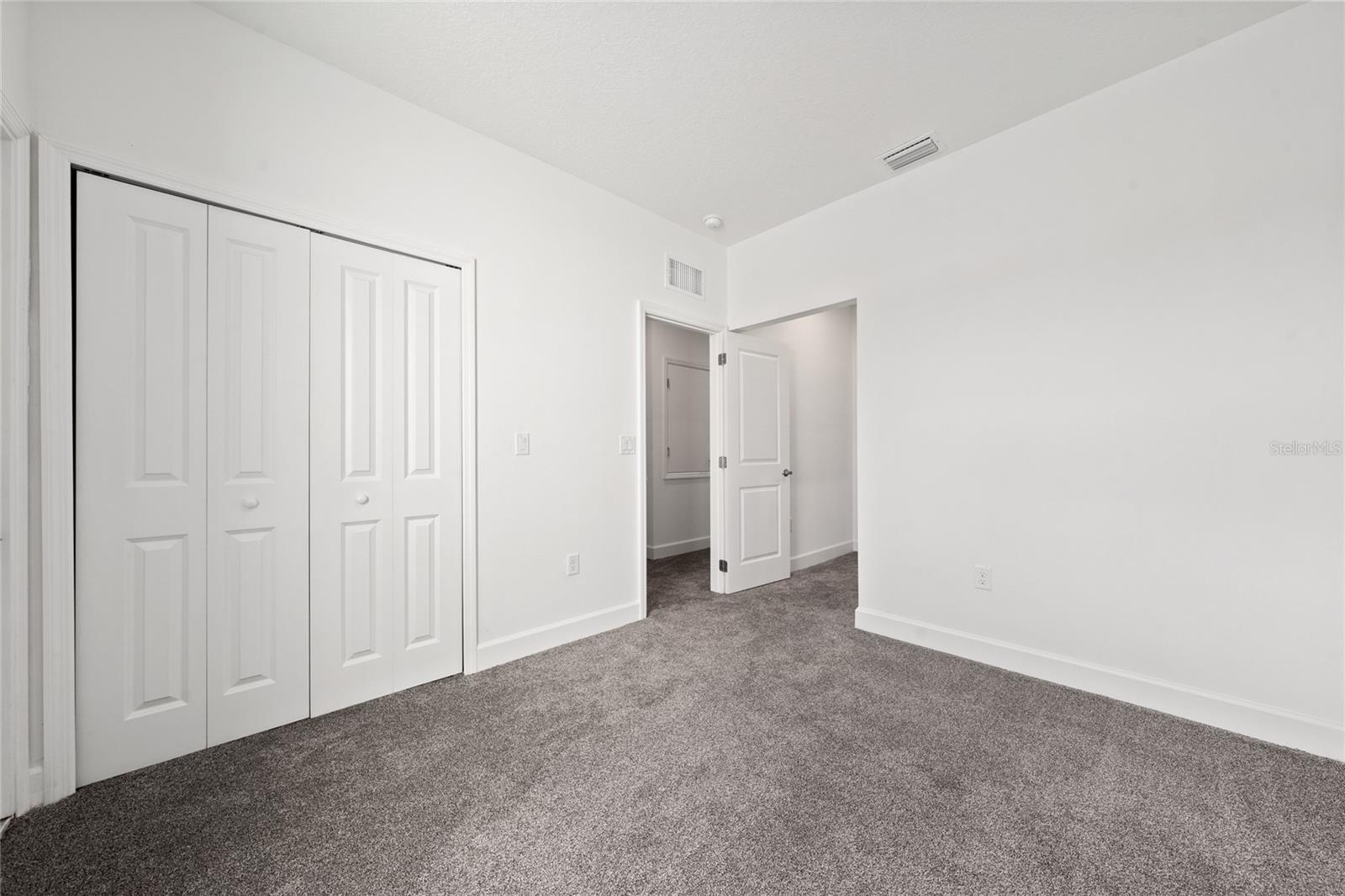 Image 15 of 43 For 460 Lake Shore Parkway