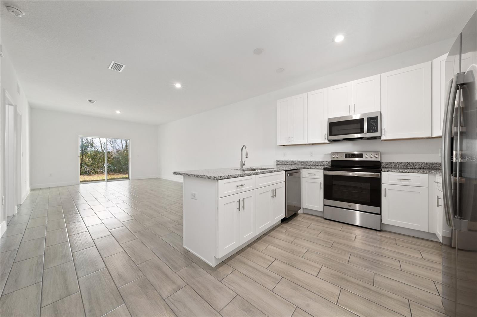 Image 2 of 43 For 460 Lake Shore Parkway