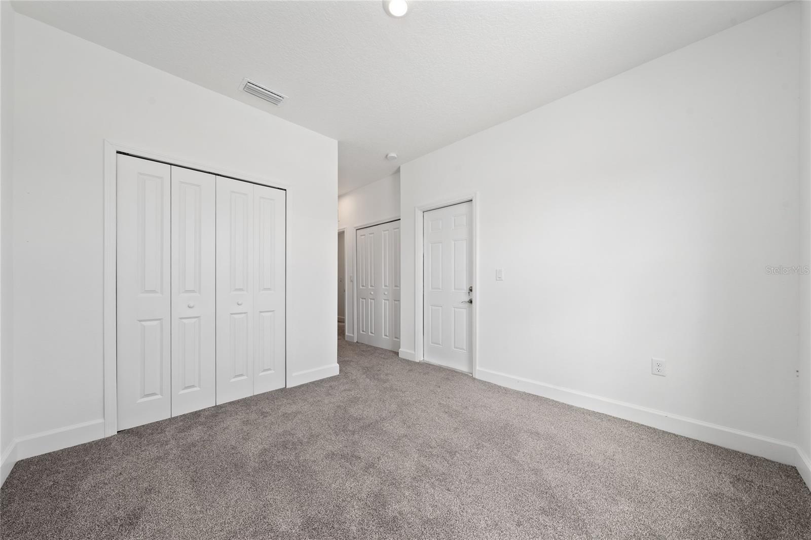 Image 20 of 43 For 460 Lake Shore Parkway