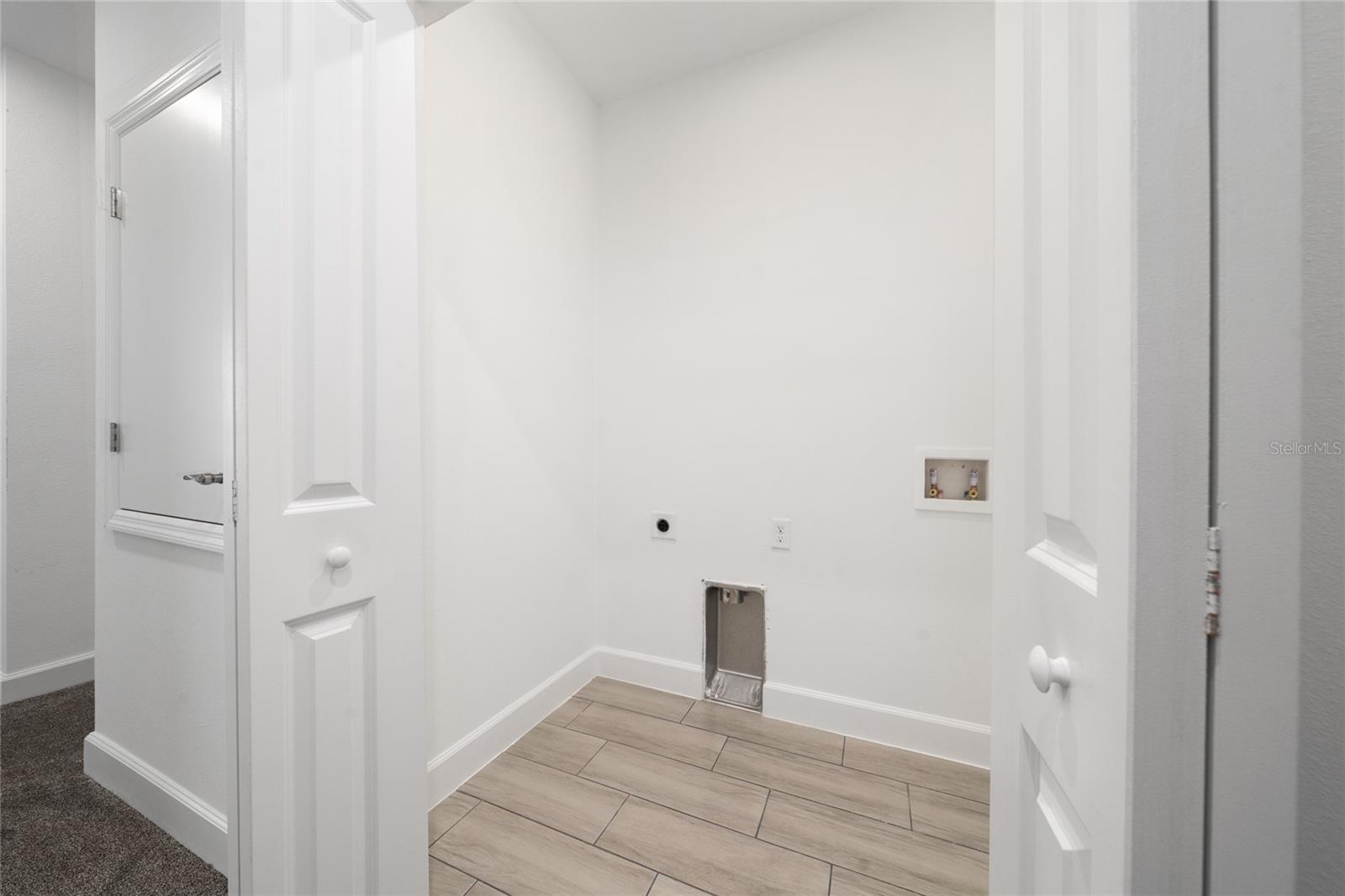 Image 21 of 43 For 460 Lake Shore Parkway