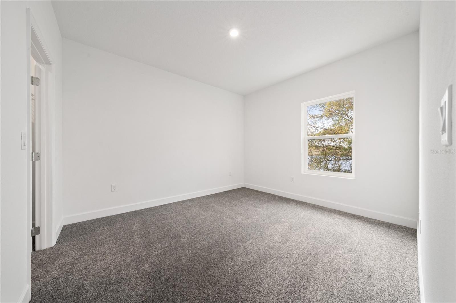 Image 22 of 43 For 460 Lake Shore Parkway