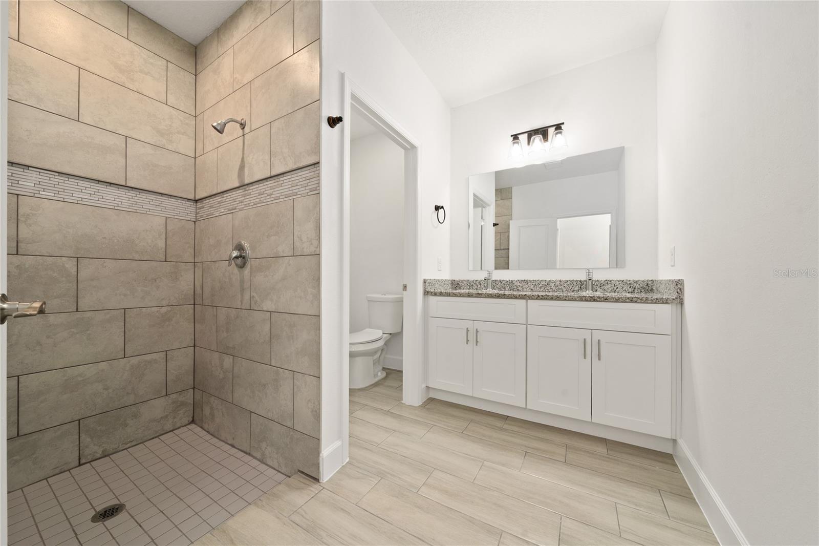 Image 28 of 43 For 460 Lake Shore Parkway