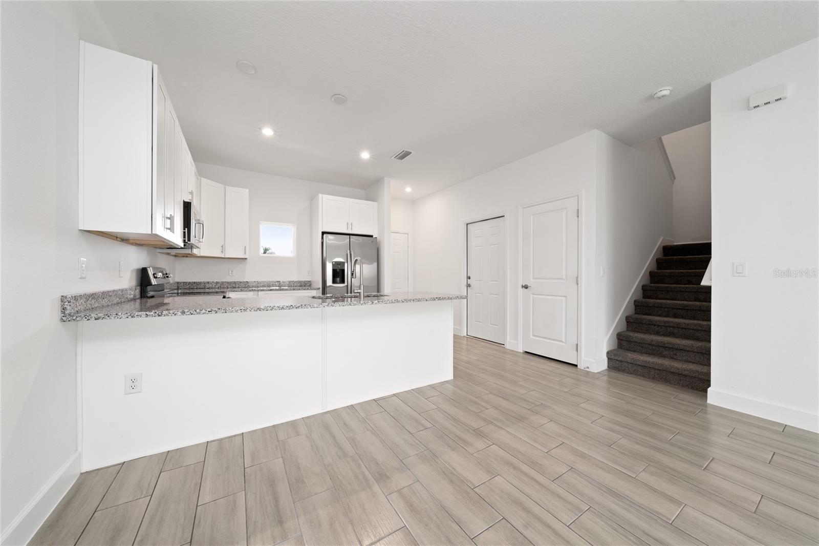 Image 3 of 43 For 460 Lake Shore Parkway