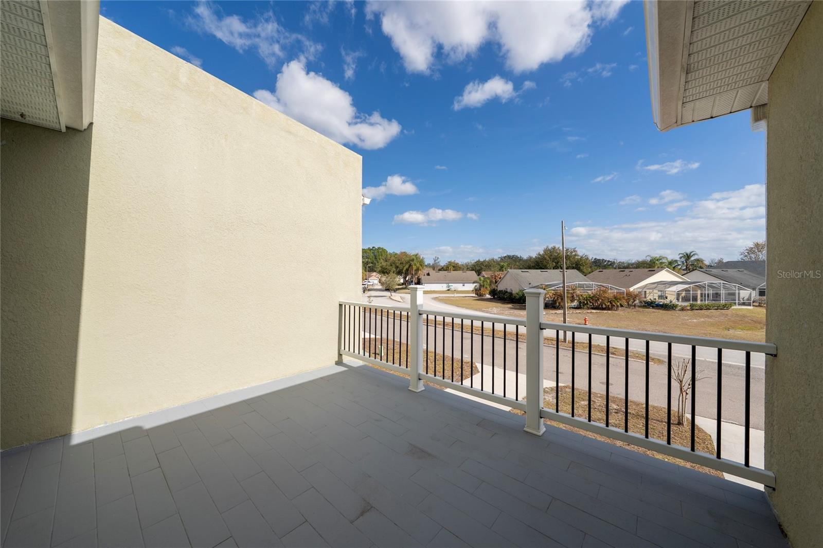 Image 4 of 43 For 460 Lake Shore Parkway