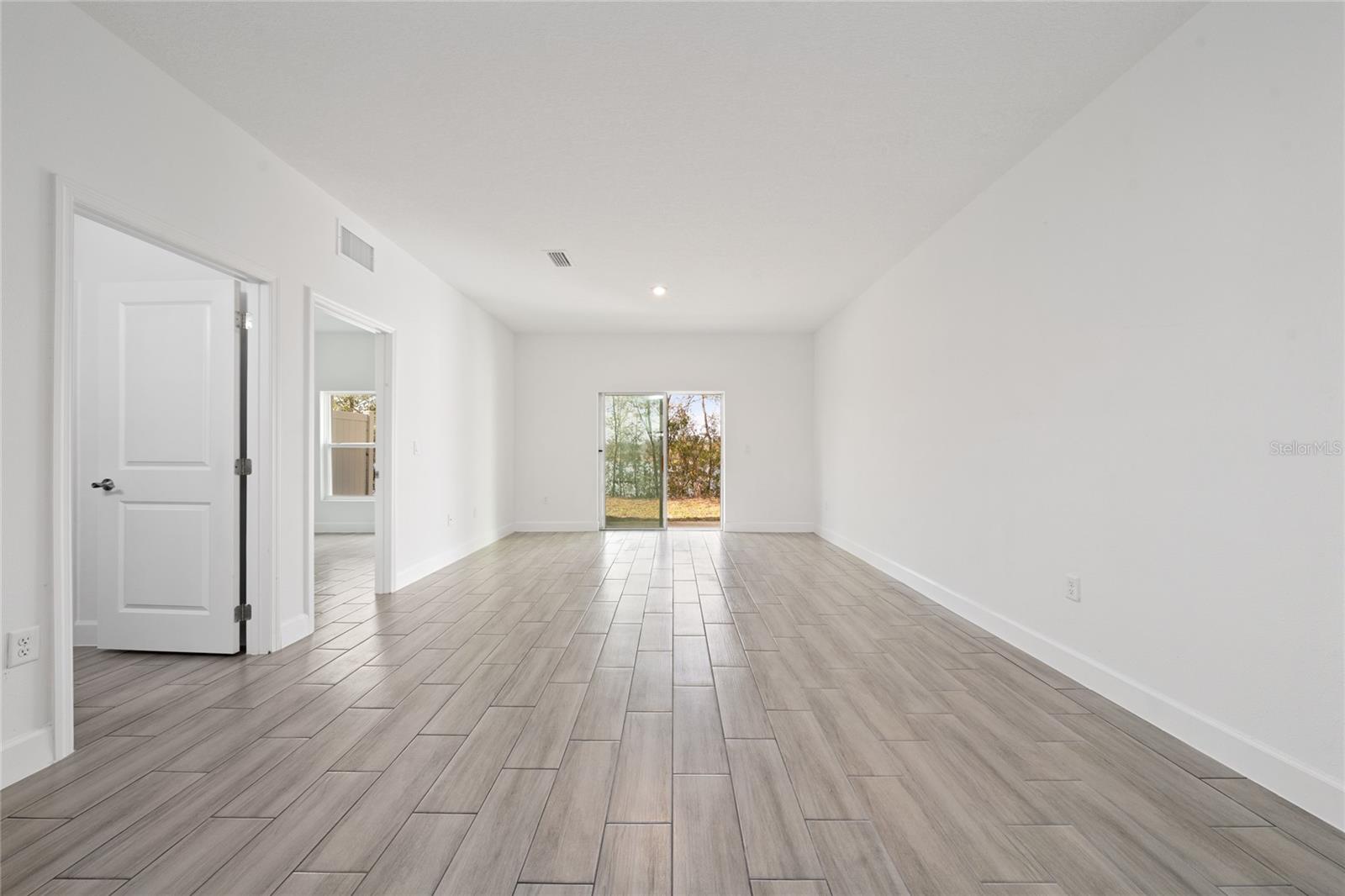 Image 6 of 43 For 460 Lake Shore Parkway