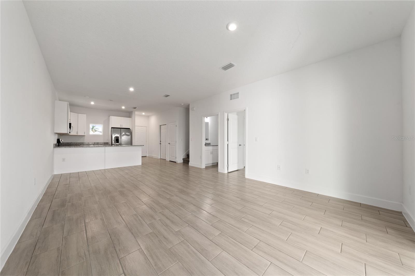 Image 7 of 43 For 460 Lake Shore Parkway