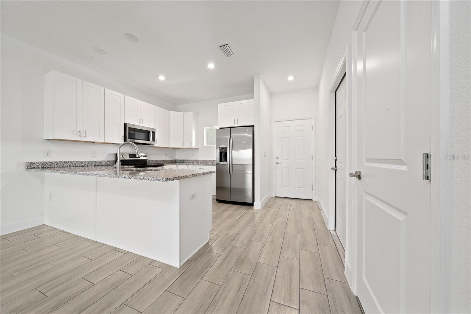 Image 9 of 43 For 460 Lake Shore Parkway