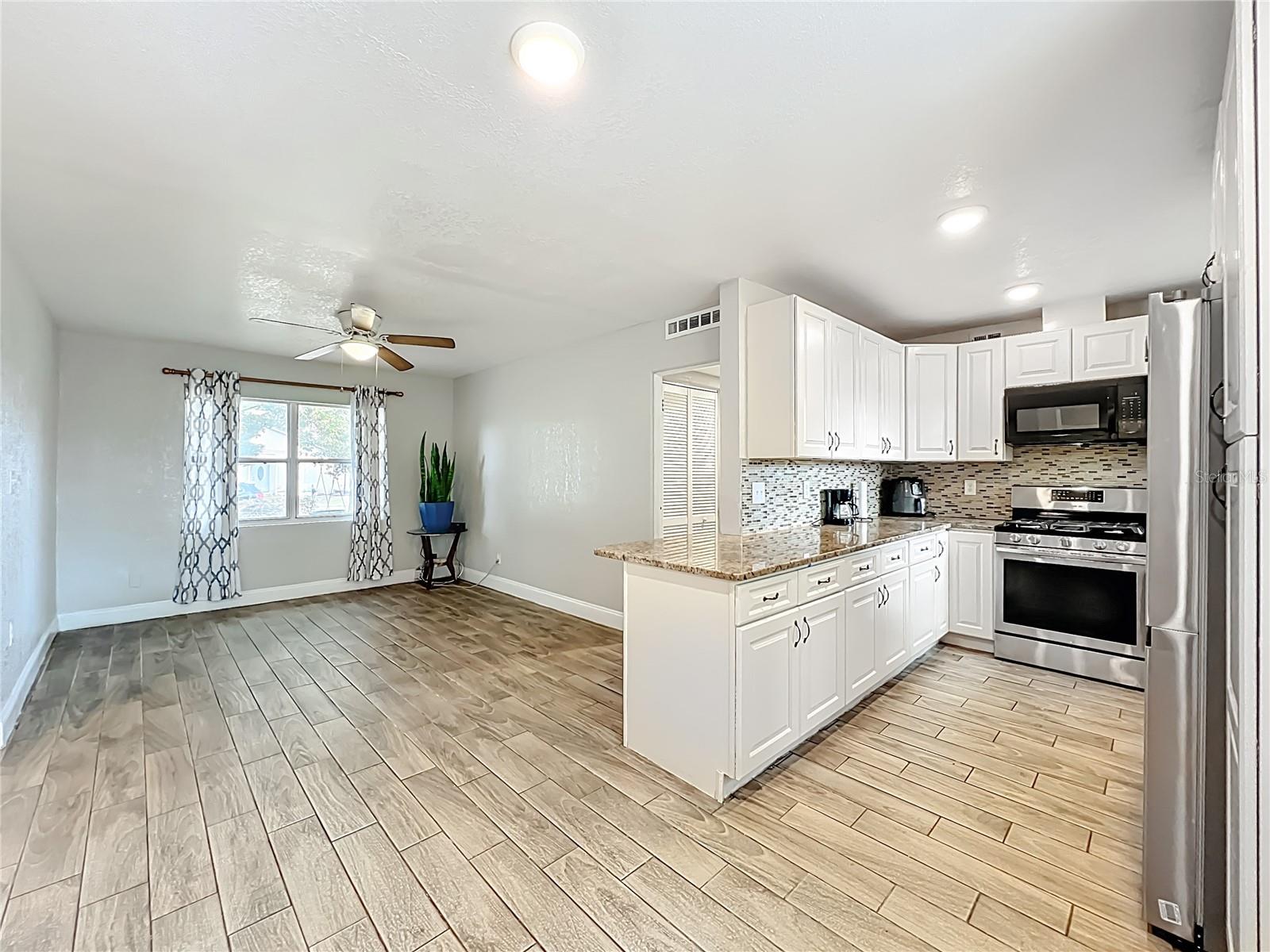 Image 14 of 25 For 1 Solandra Drive