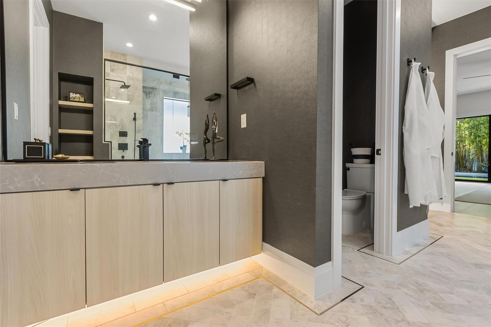 Image 23 of 55 For 3316 Helen Avenue