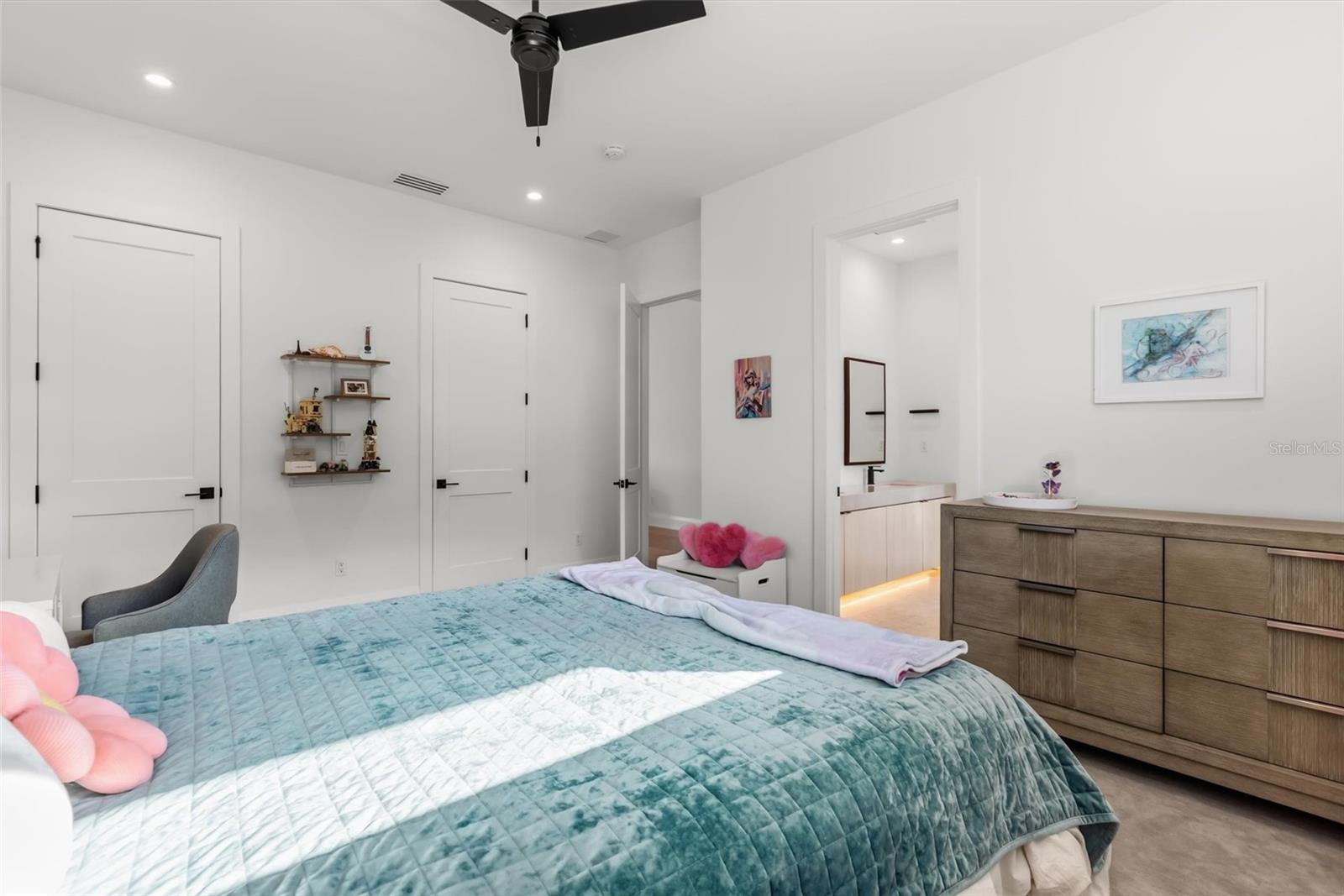 Image 42 of 55 For 3316 Helen Avenue