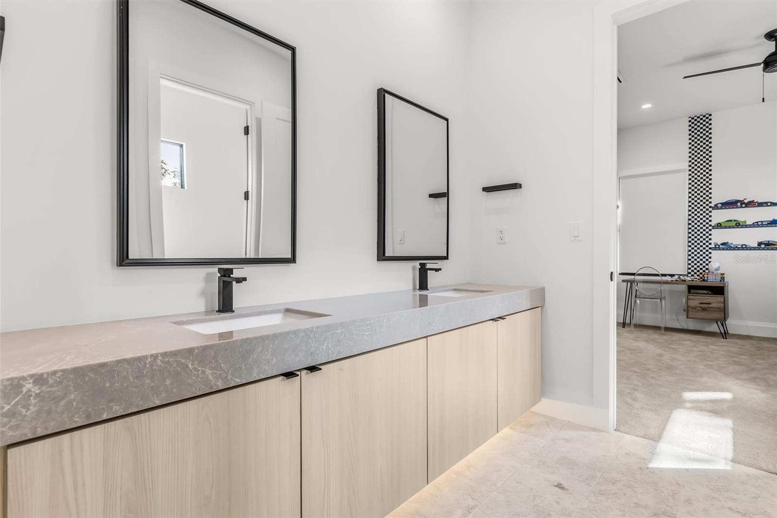 Image 45 of 55 For 3316 Helen Avenue