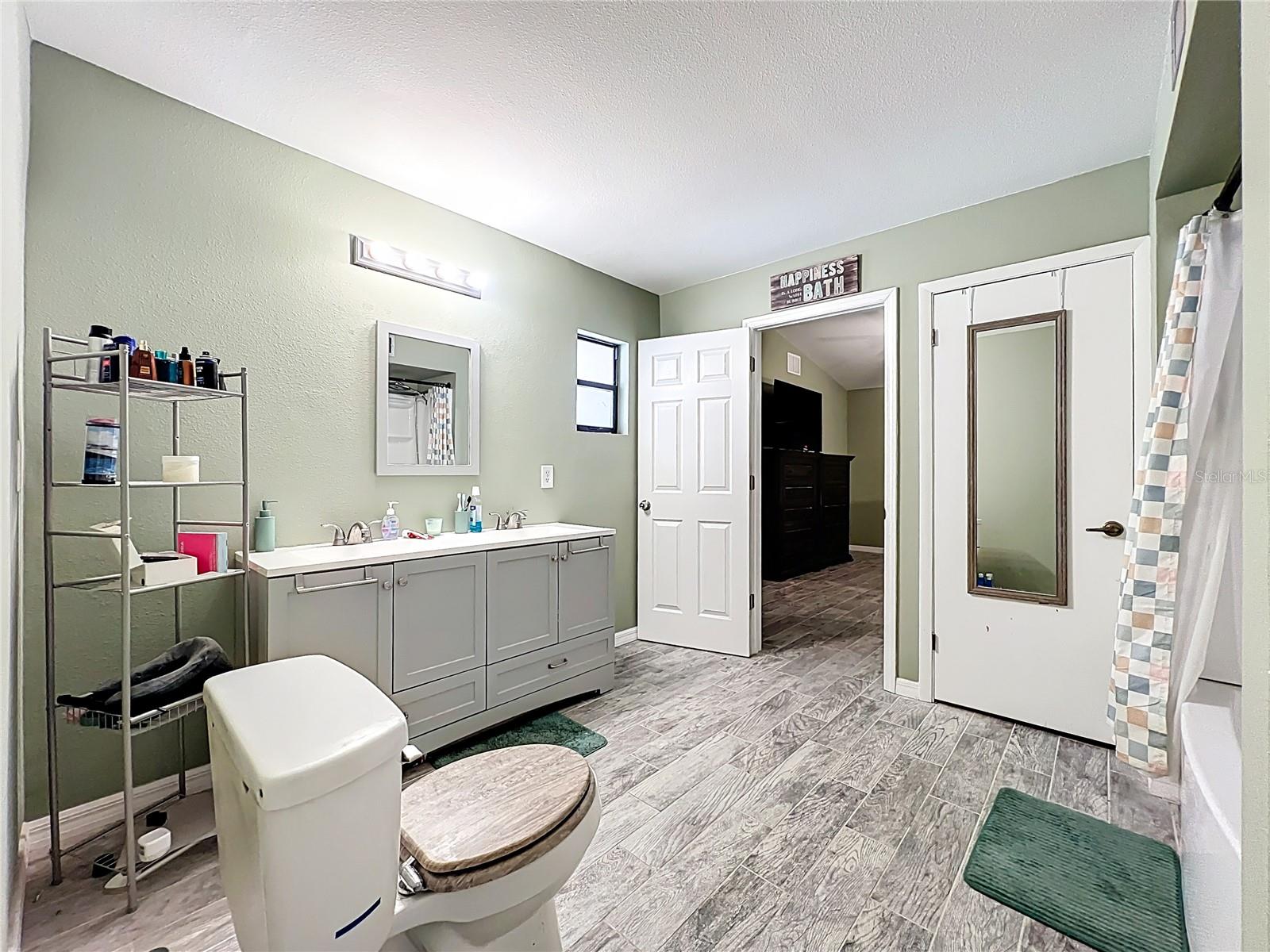 Image 16 of 29 For 1029 Michelle Court