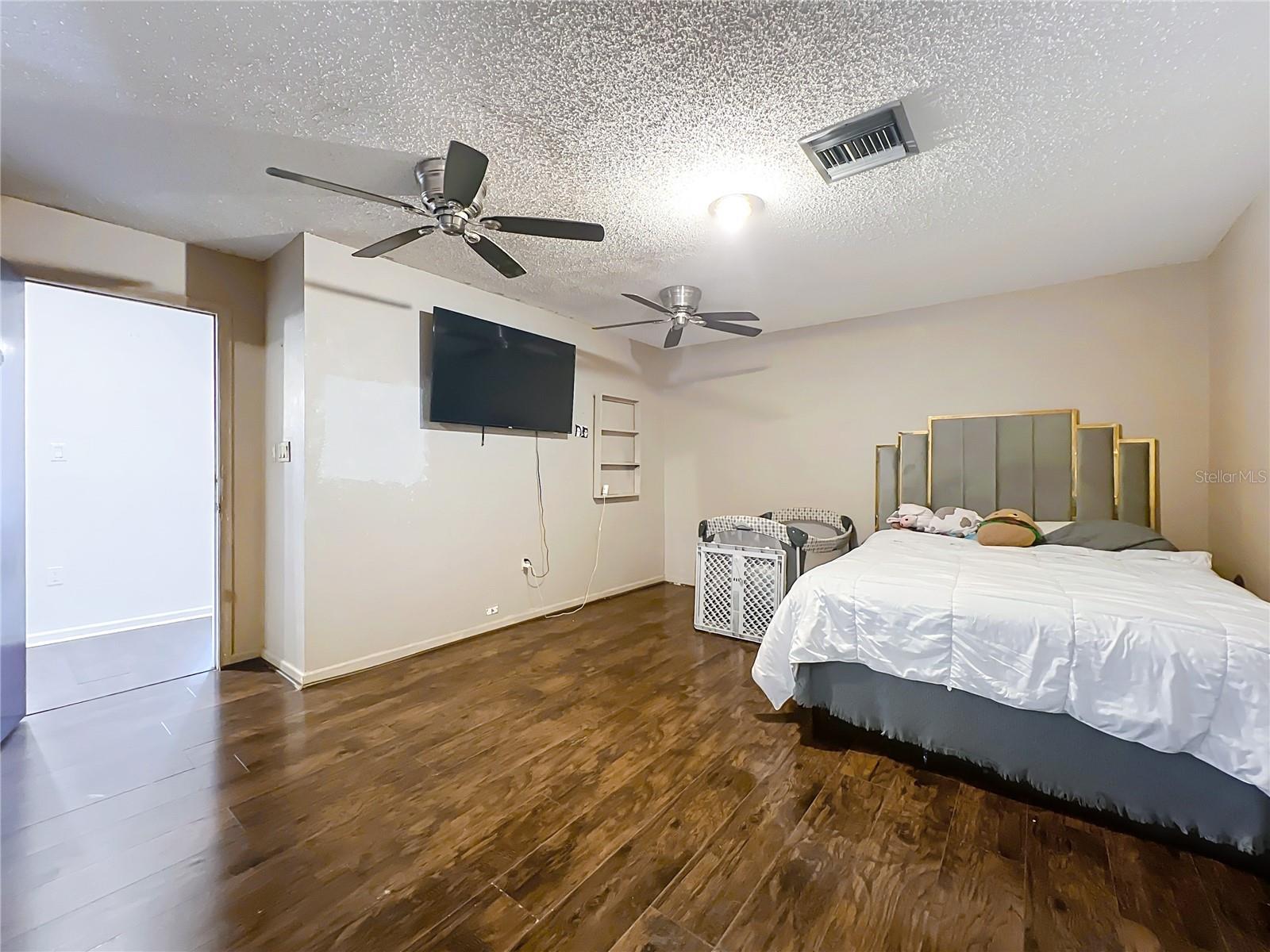 Image 18 of 29 For 1029 Michelle Court