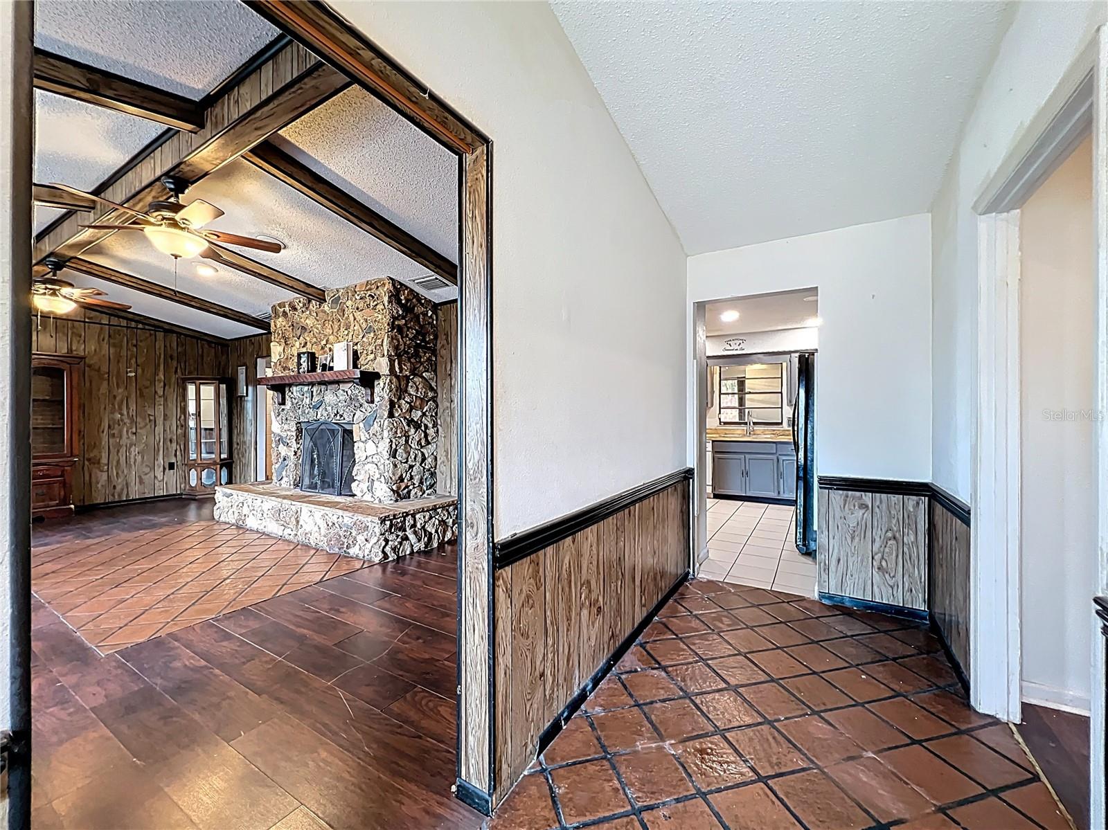 Image 6 of 29 For 1029 Michelle Court