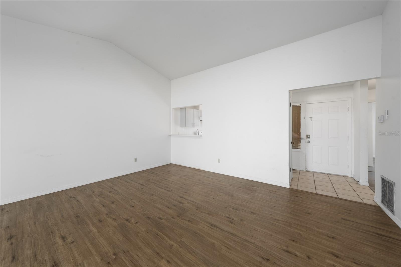 Image 13 of 23 For 126 Dahlia Village Circle 82